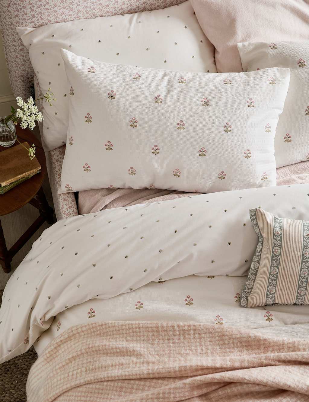 Laura Ashley Set of 2 Harthill Dairy Pure Cotton Pillowcases White Mix