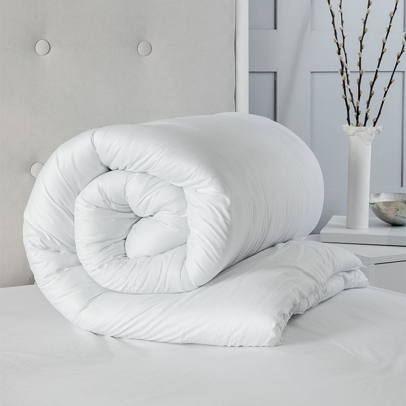 Snug City Summer 4.5 Tog Microfibre Soft Like Down Duvet With Non Allergenic Hollowfibre Filling in White