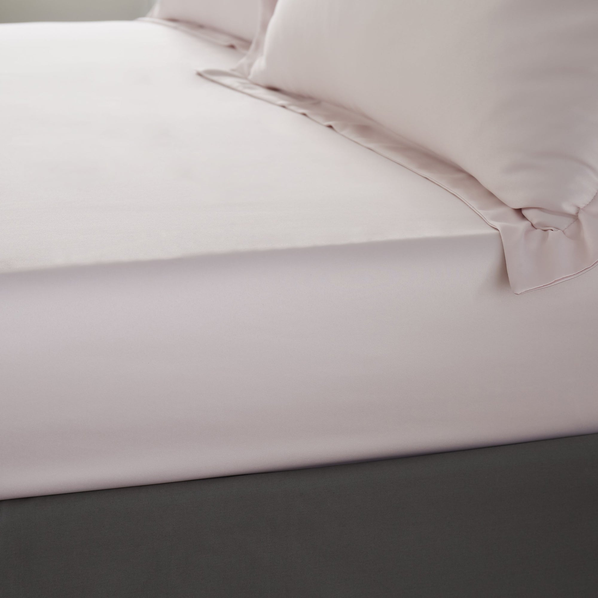 Catherine Lansfield Silky Soft Satin Fitted Sheet Blush (Pink)