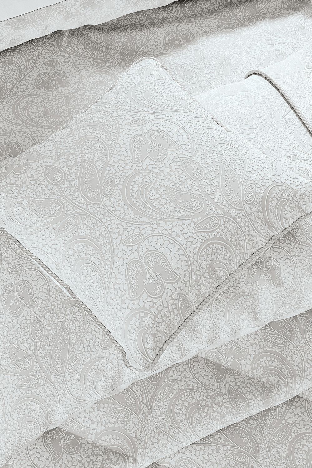 1951 'Ashleigh' Jacquard Cushion in Silver 3