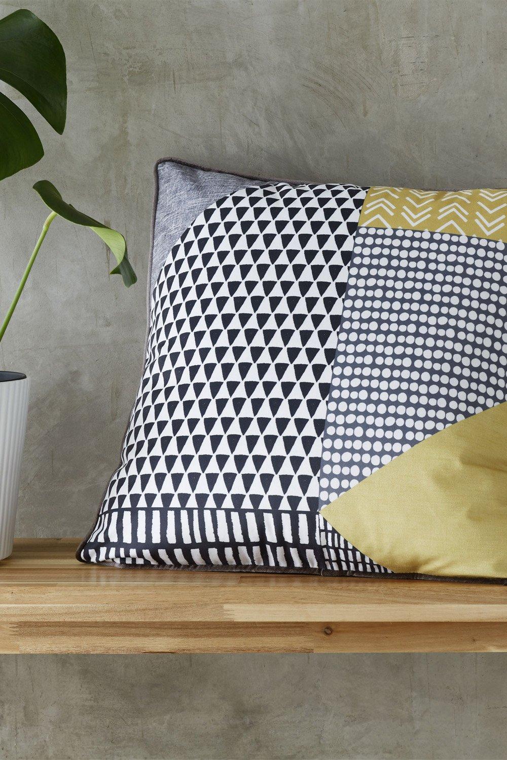 Larsson Geo Cushion
