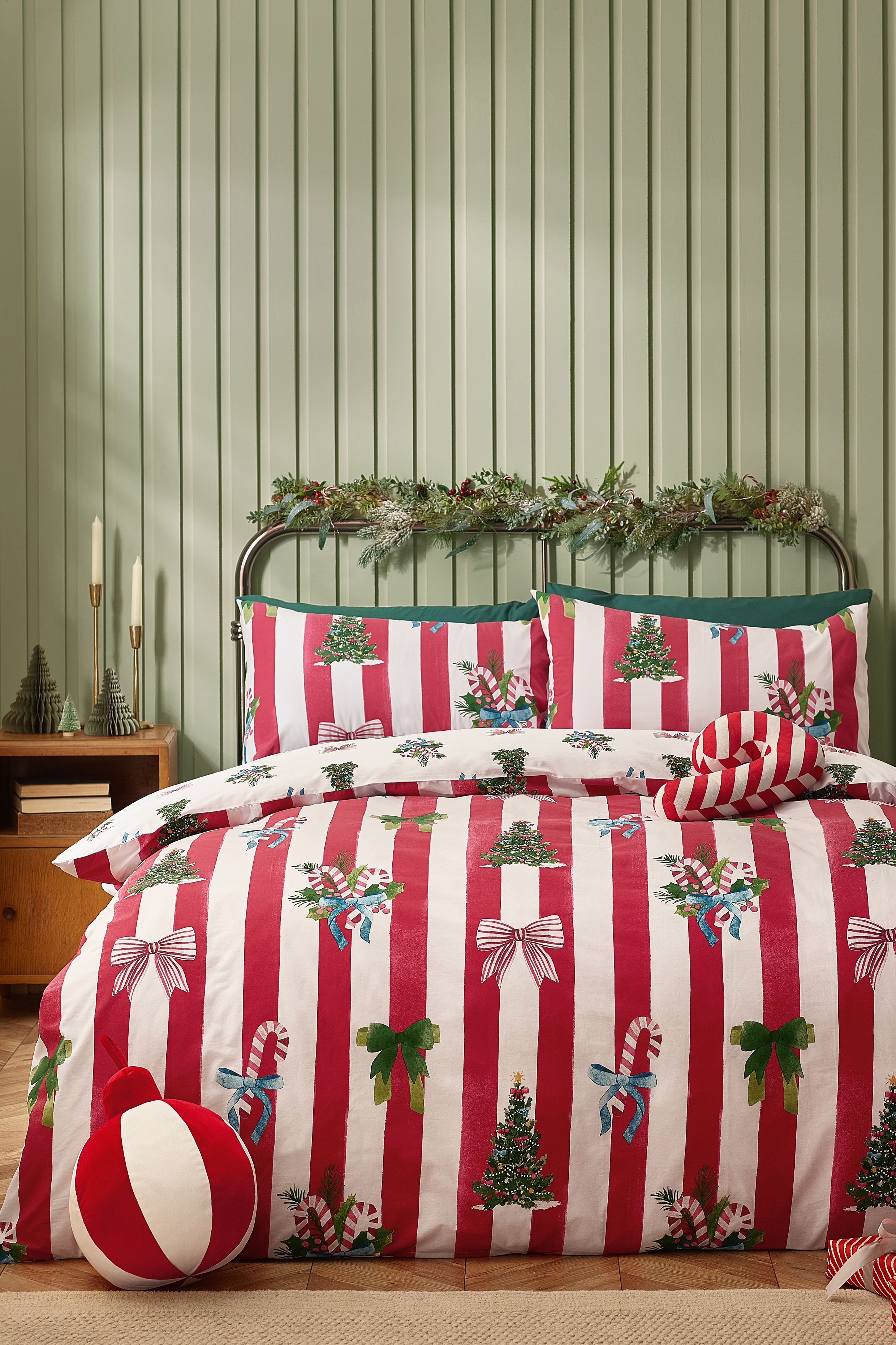 Catherine Lansfield 'Christmas Stripe' Reversible Duvet Cover Set in Red