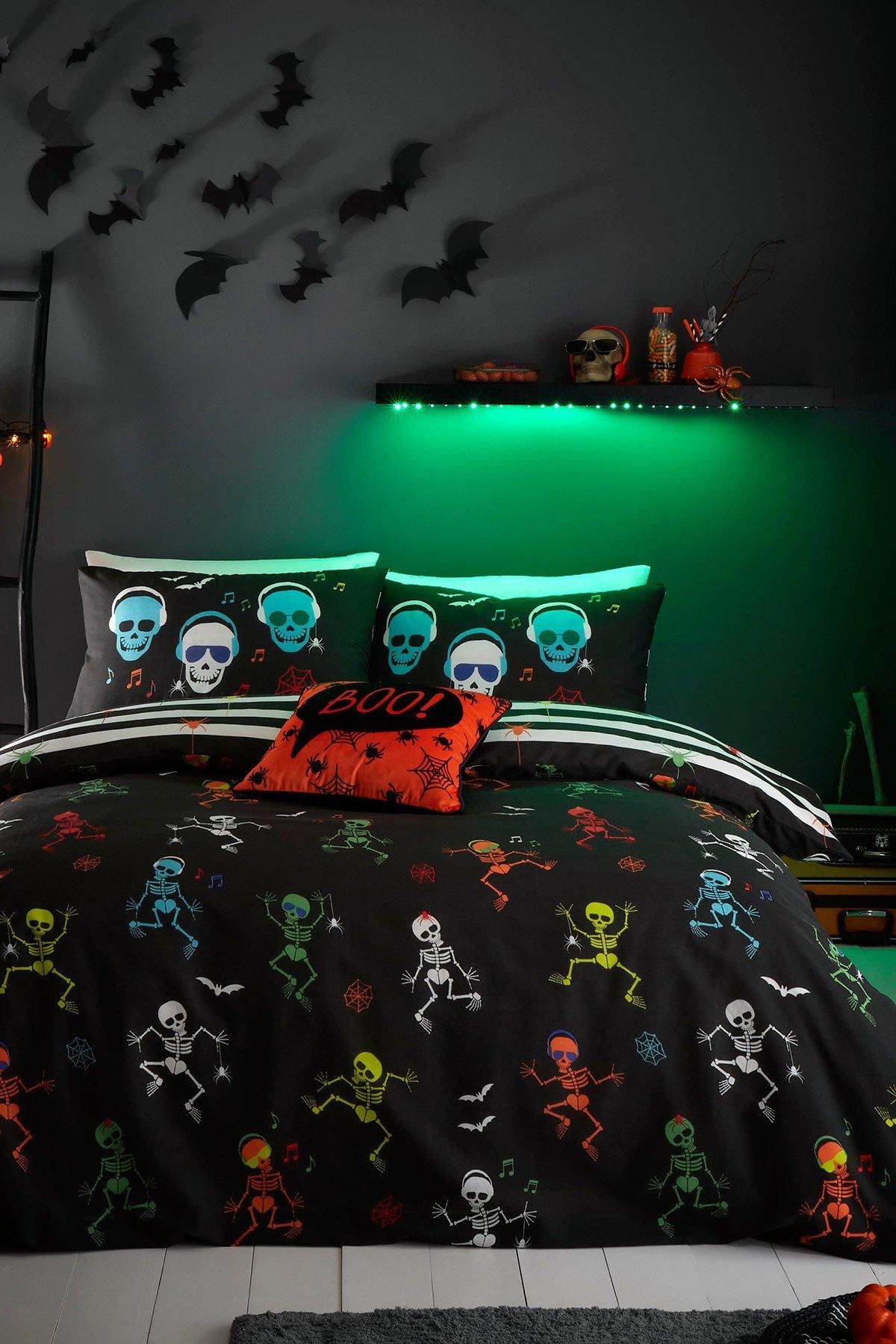 Bedlam 'Dancing Skeletons' Glow in the Dark Halloween Duvet Cover Set in Black