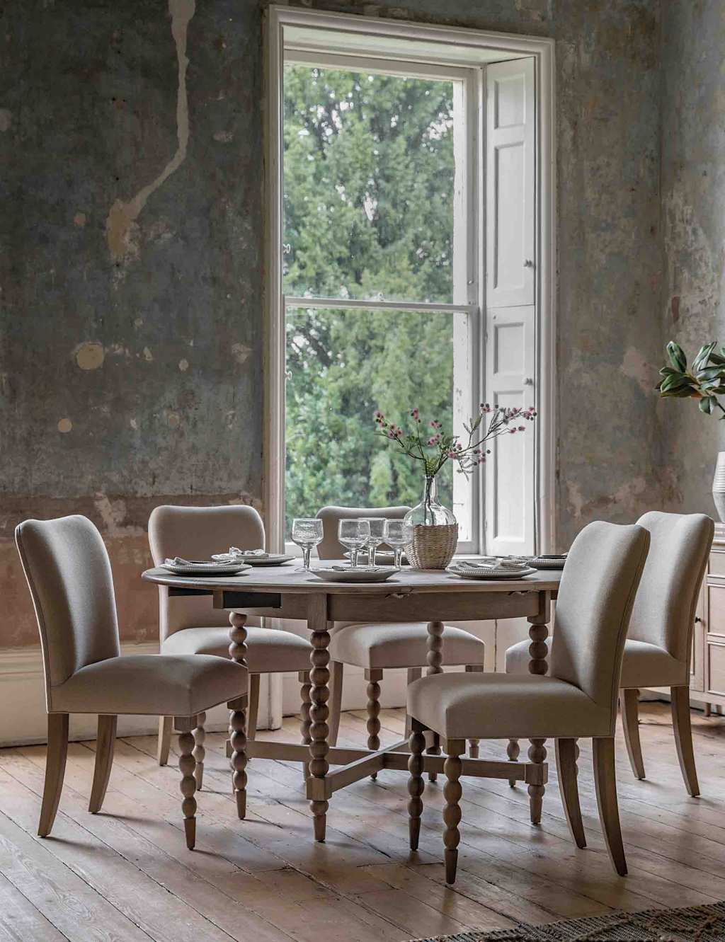 Gallery Direct Artisan Oak Round Extendable Dining Table Natural