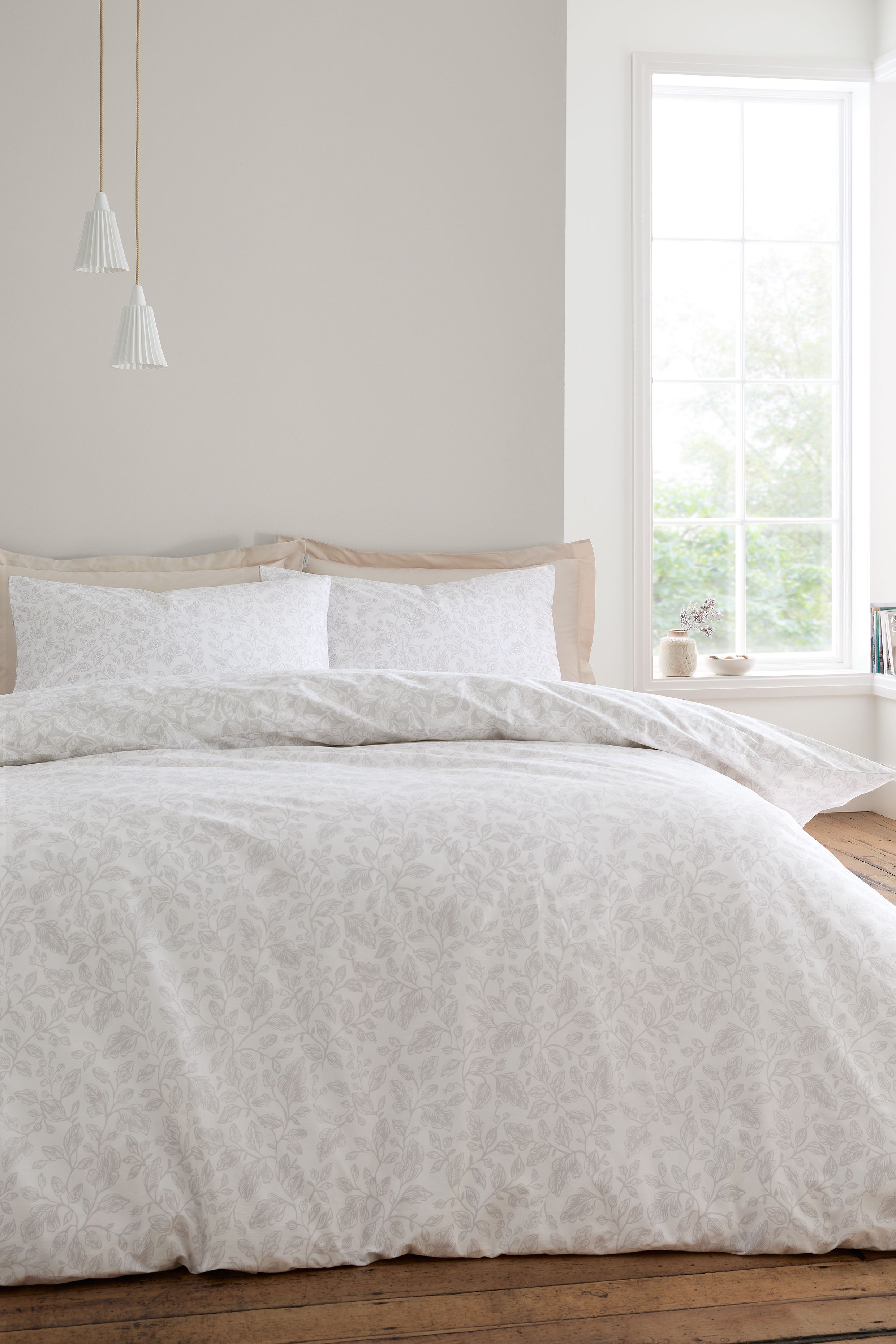 Bianca 'Woodland' 200 Thread Count Cotton Reversible Duvet Cover Set in Natural 2