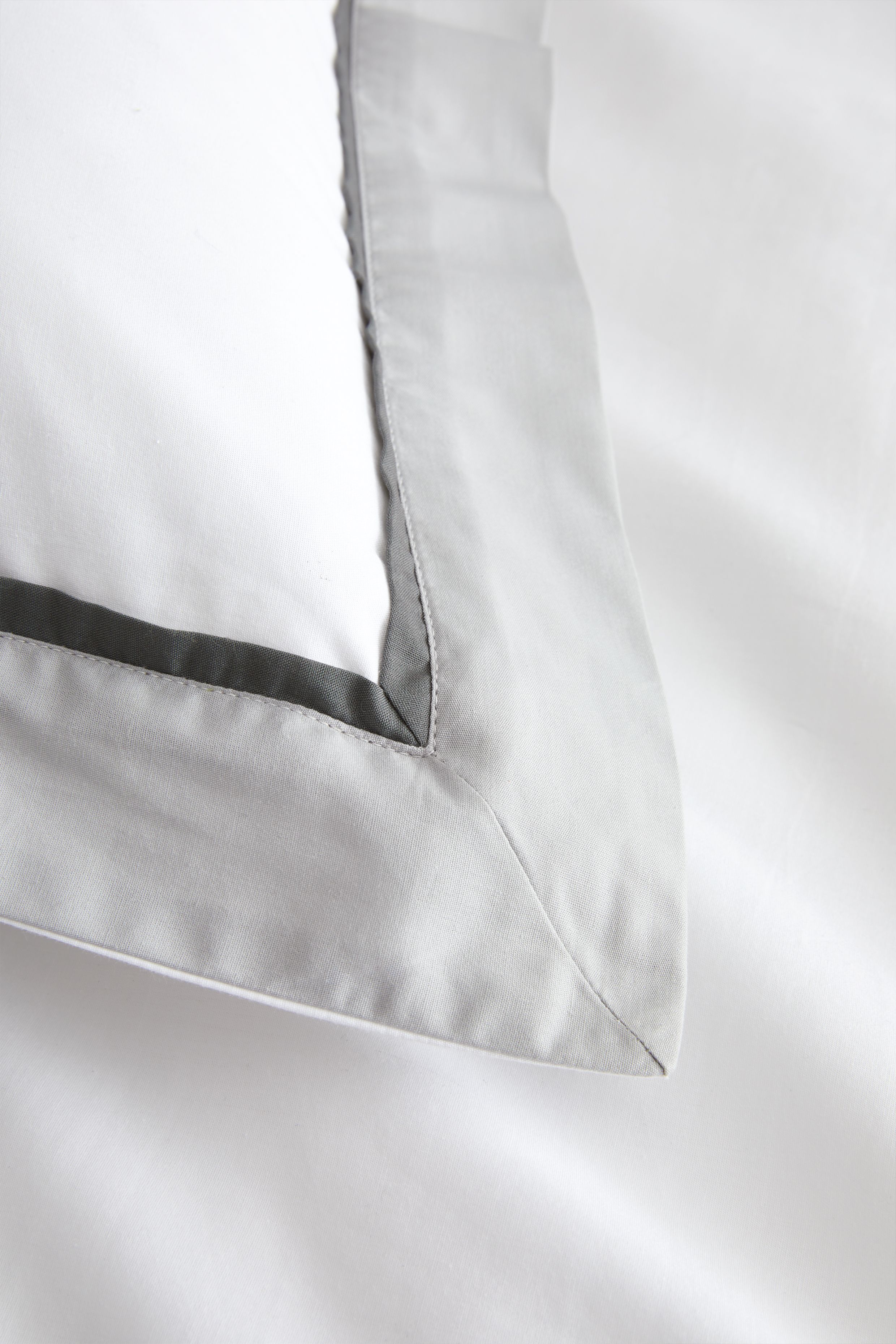 Bianca 'Mayfair' 200 Thread Count Cotton Duvet Cover Set in White 3