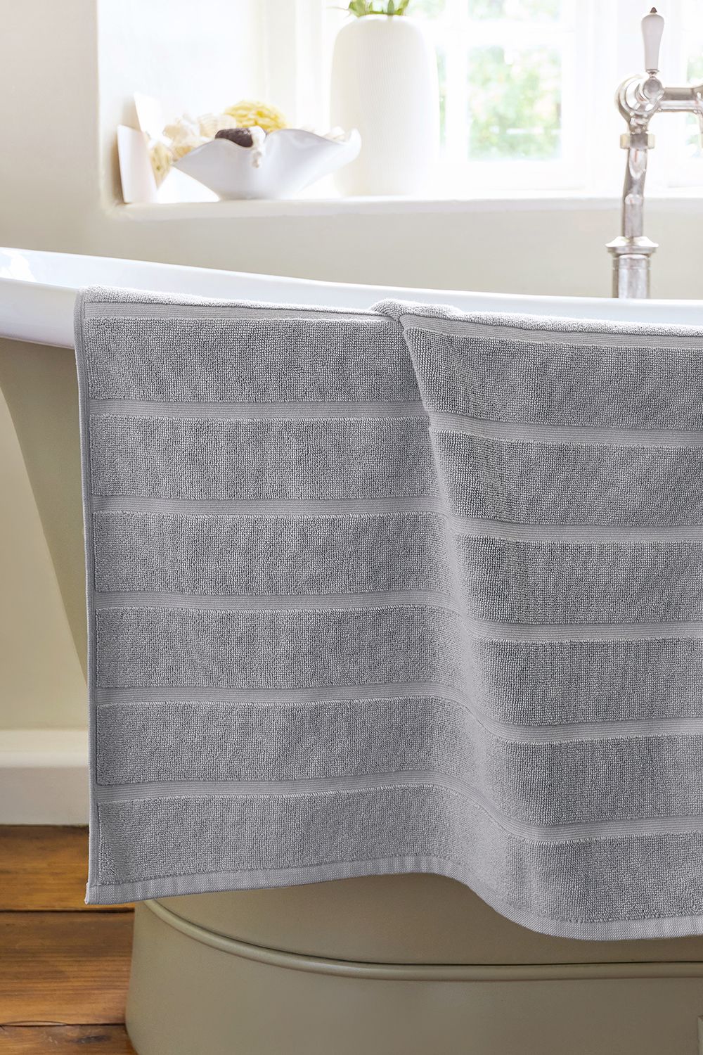 CHRISTY 'Signum' Heavyweight 100% Combed Cotton Bath Mat in Light Grey