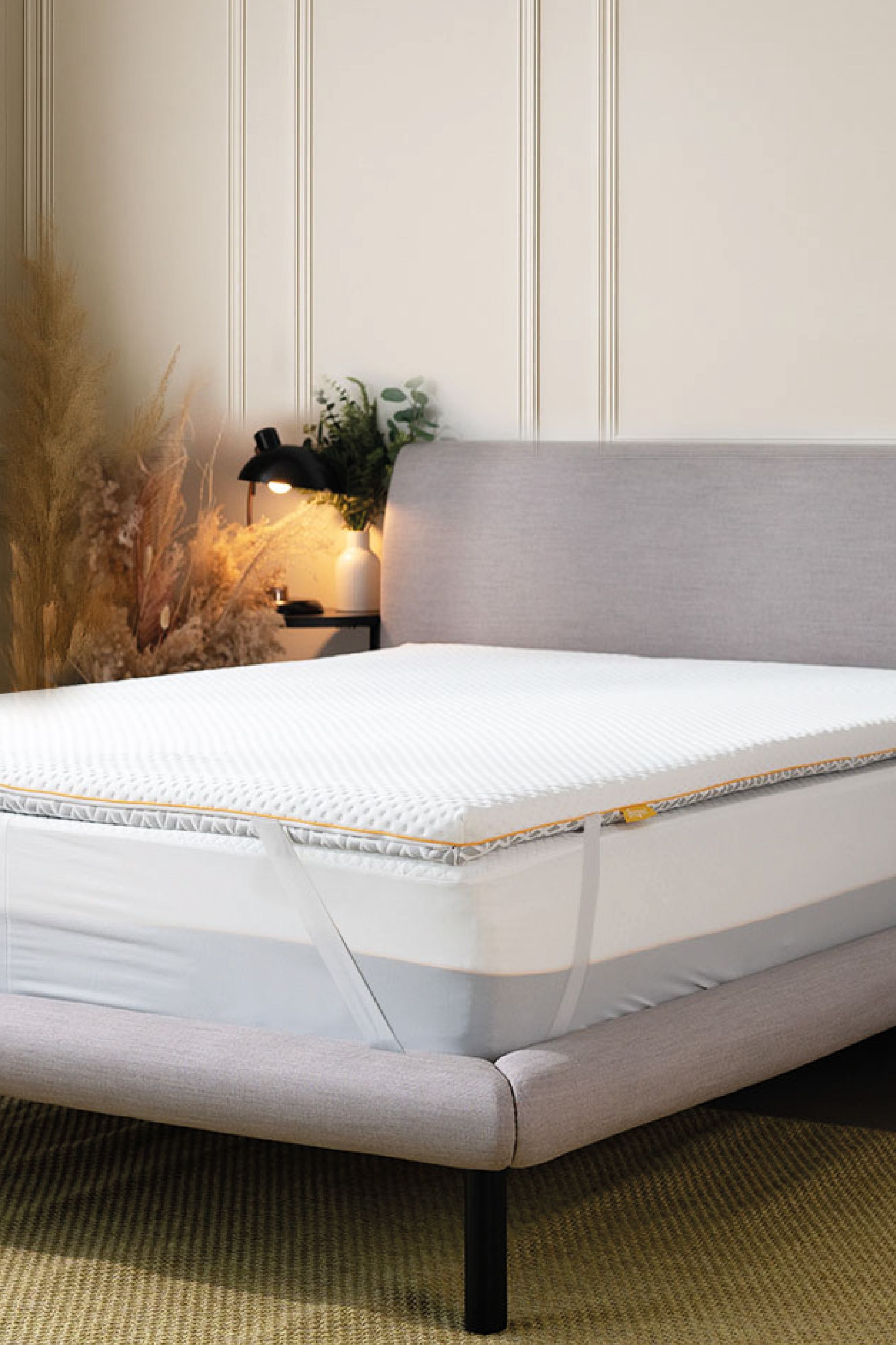 Brightr Sleep Brightr Aurora Deluxe 2 in 1 Memory Foam mattress topper Medium Firm in White