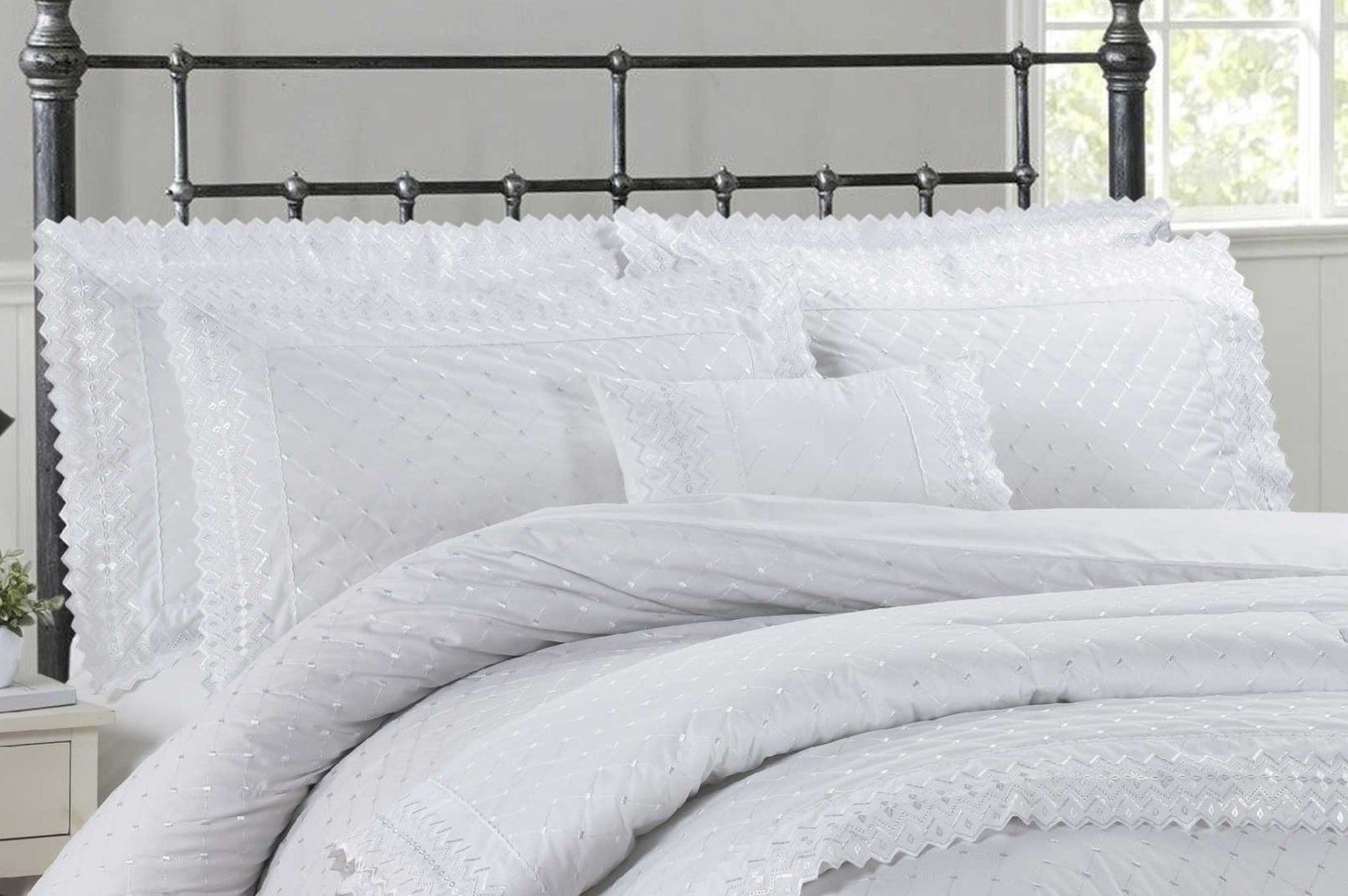 Rapport Home Richmond Boudoir Filled Cushion (50x30 cm) in White
