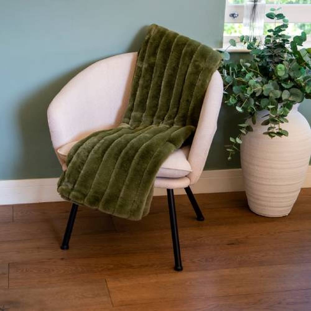Madison & Mayfair Green Faux Fur Throw