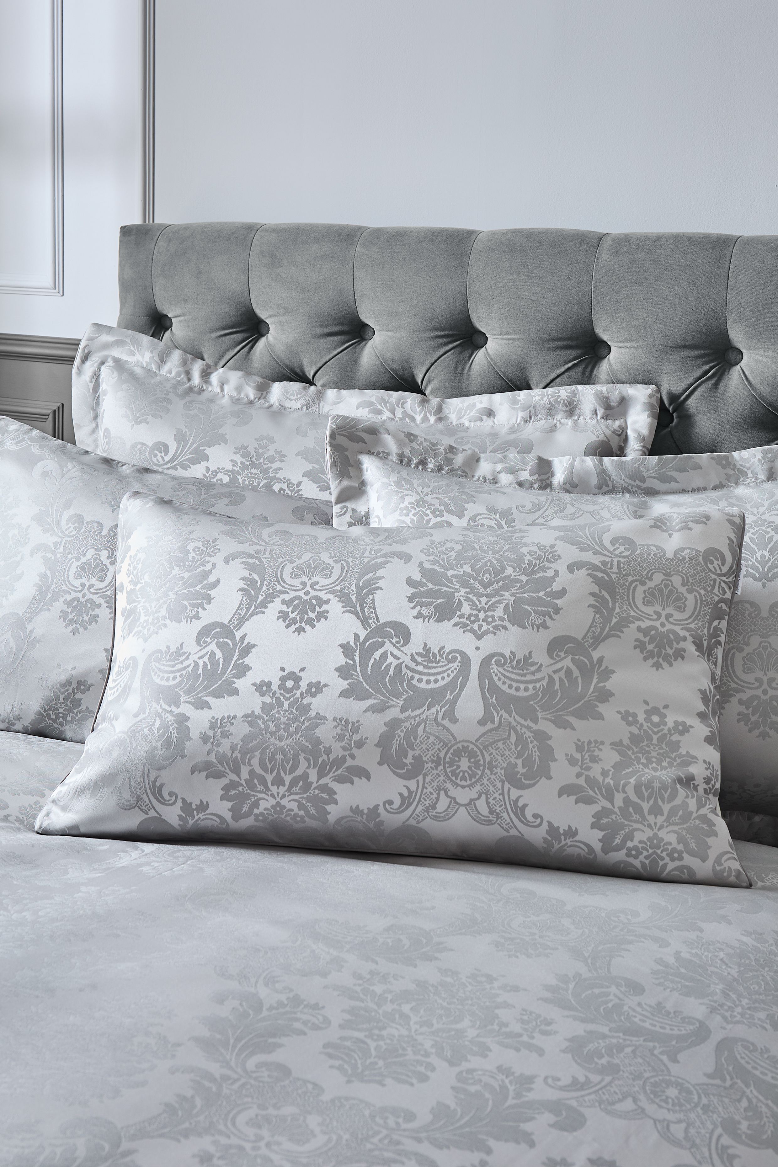 Catherine Lansfield Damask Jacquard Duvet Set in Silver 3