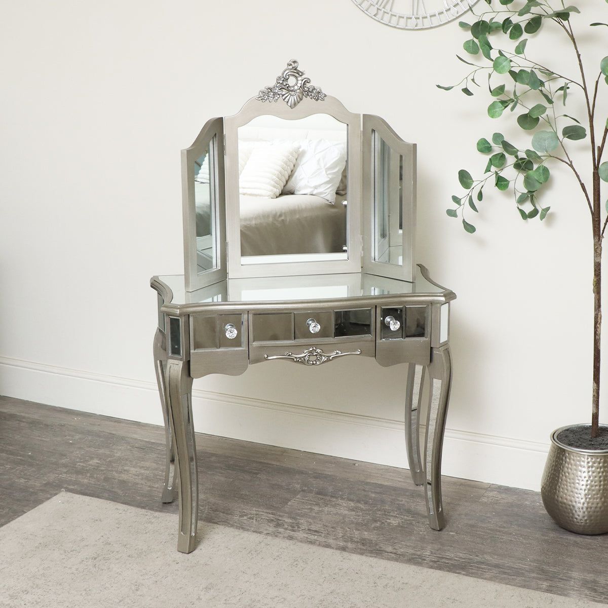 Melody Maison Mirrored Dressing Table & Vanity Mirror - Tiffany Range in Metallic Silver