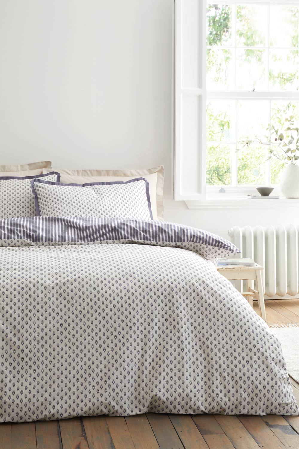 Bianca 'Amelie' 200 Thread Count Cotton Reversible Duvet Cover Set in Blue