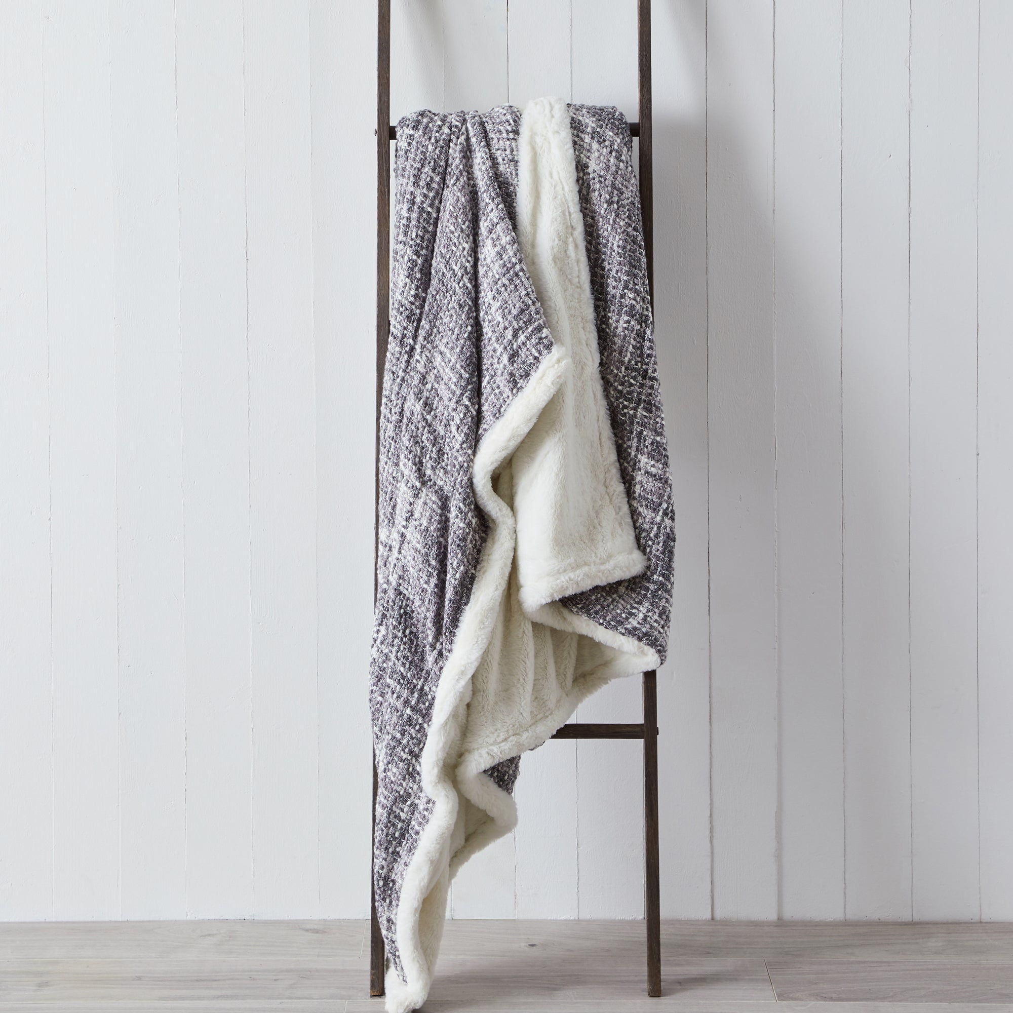 Riva Home Lexa 140cm x 180cm Throw Silver