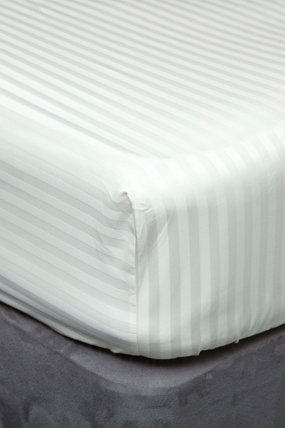 Belledorm Hotel Suite Satin Stripe 540 Thread Count 38cm Fitted Sheet in Ivory