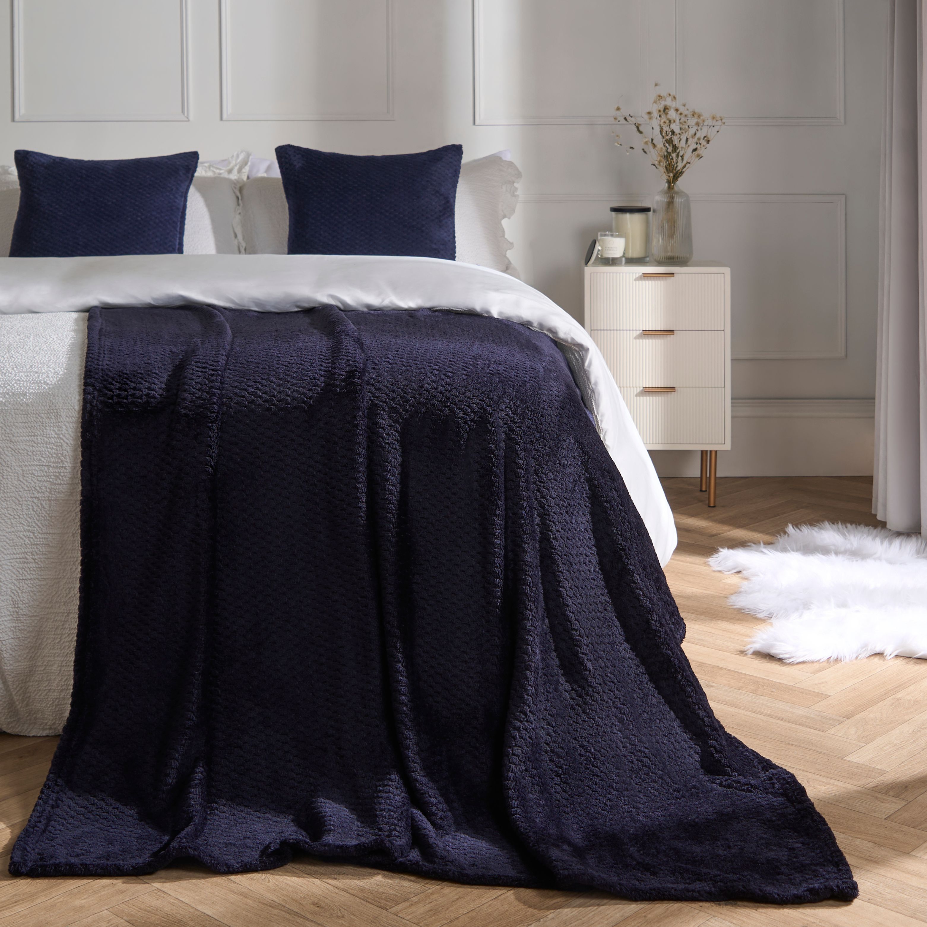 OHS Luxury Large Waffle Honeycomb Mink Warm Throw in Navy