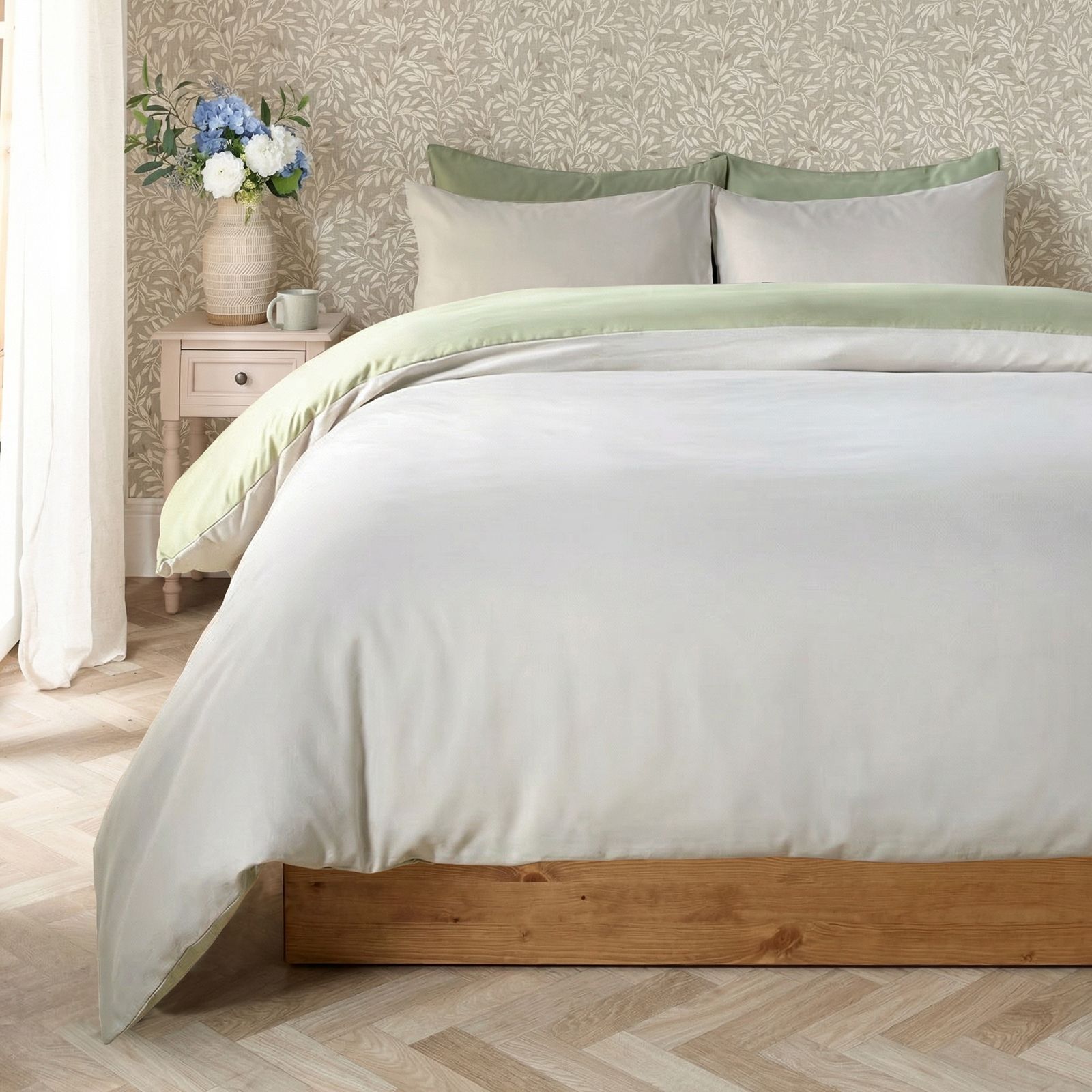 OHS Plain Reversible Duvet Cover With Pillowcase Set in Pale Green