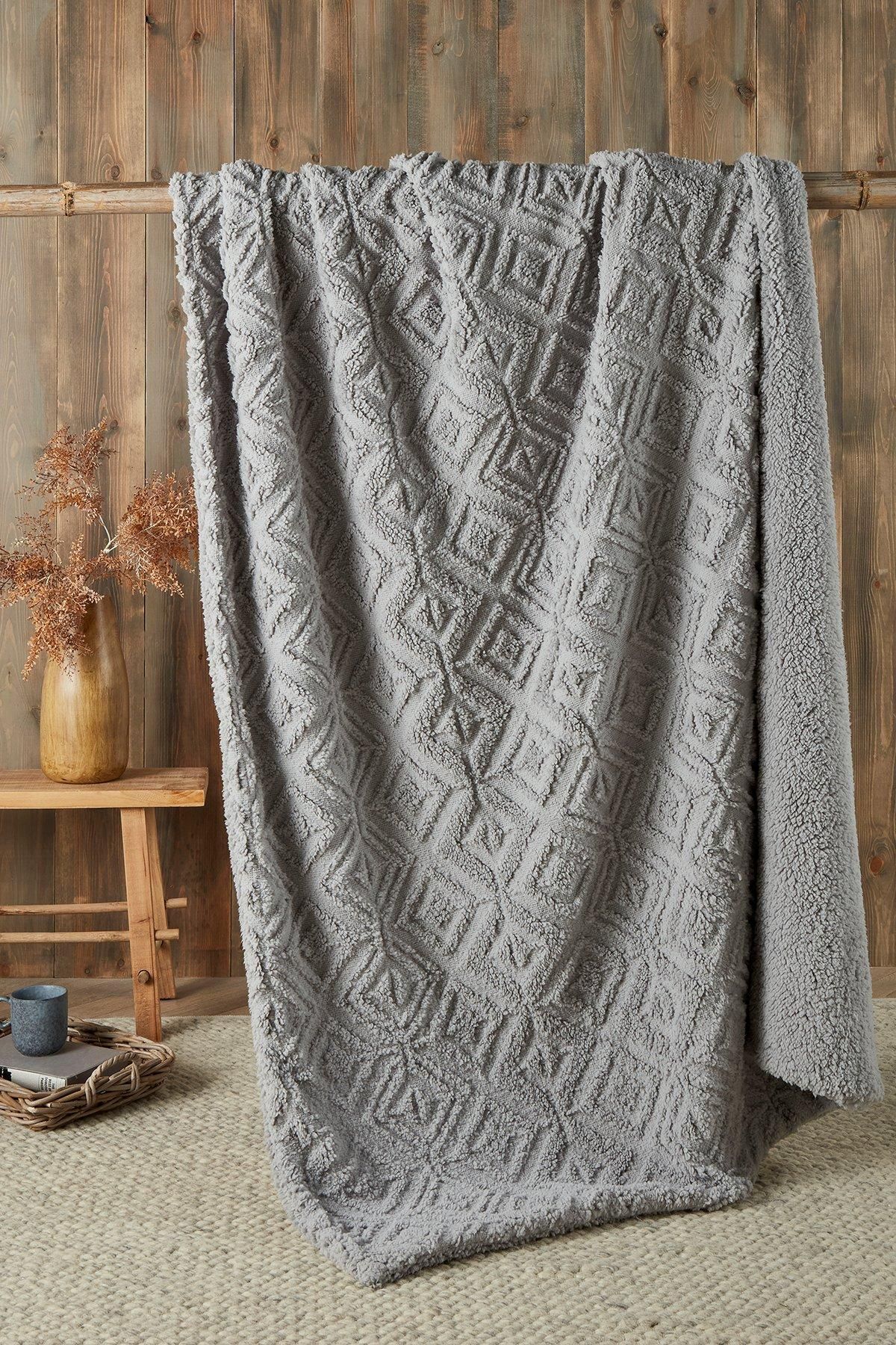 Fusion 'Romo' Fleece & Sherpa Throw in Grey