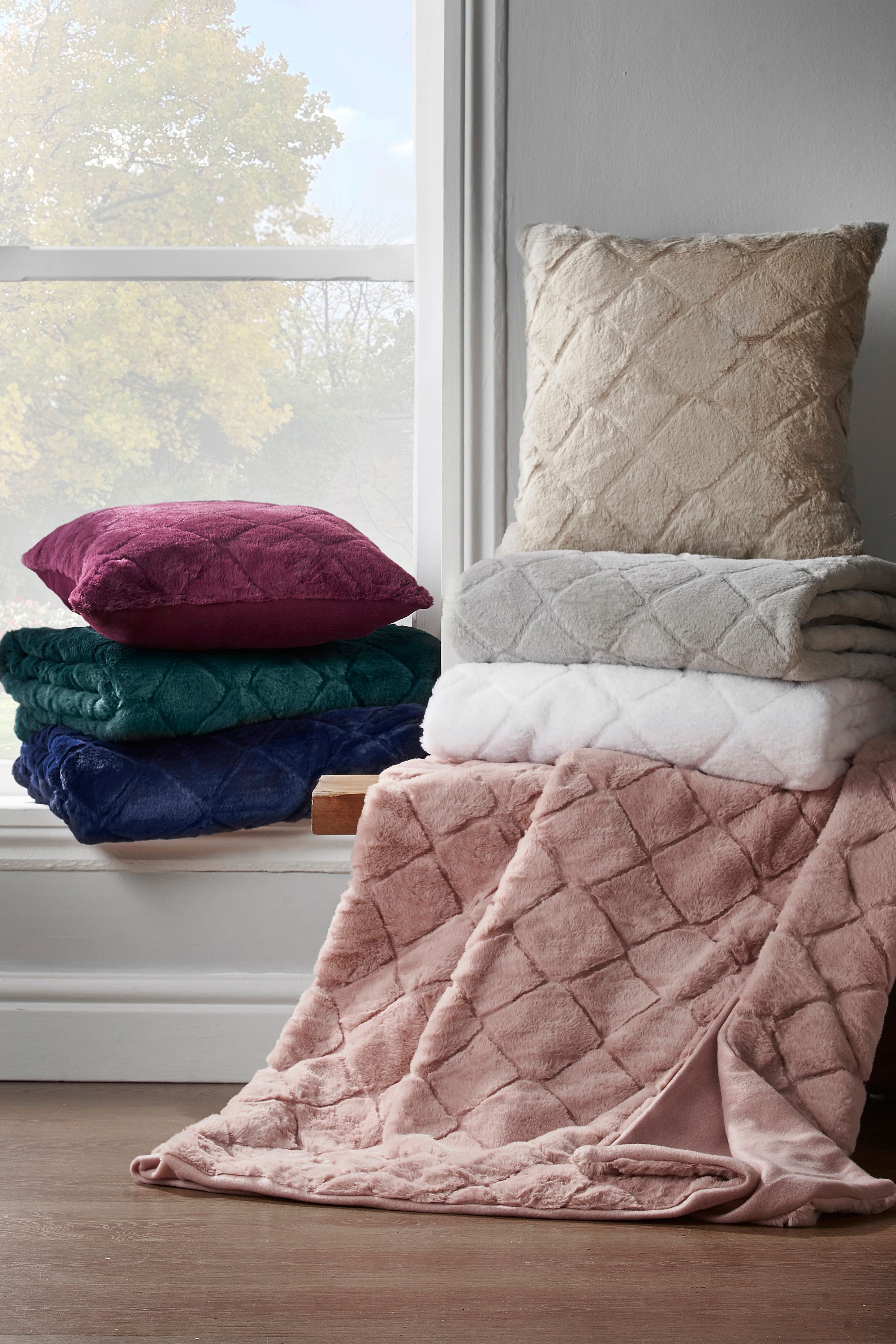 Catherine Lansfield 'Cosy Diamond' Cushion in White 3