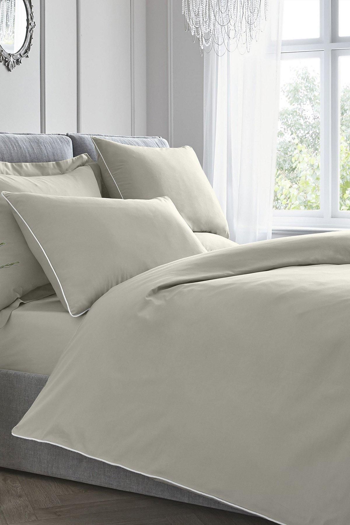 Appletree 'Premium 200TC Plain Dye' Hotel Quality 100% Percale Cotton Duvet Cover Set in Silver