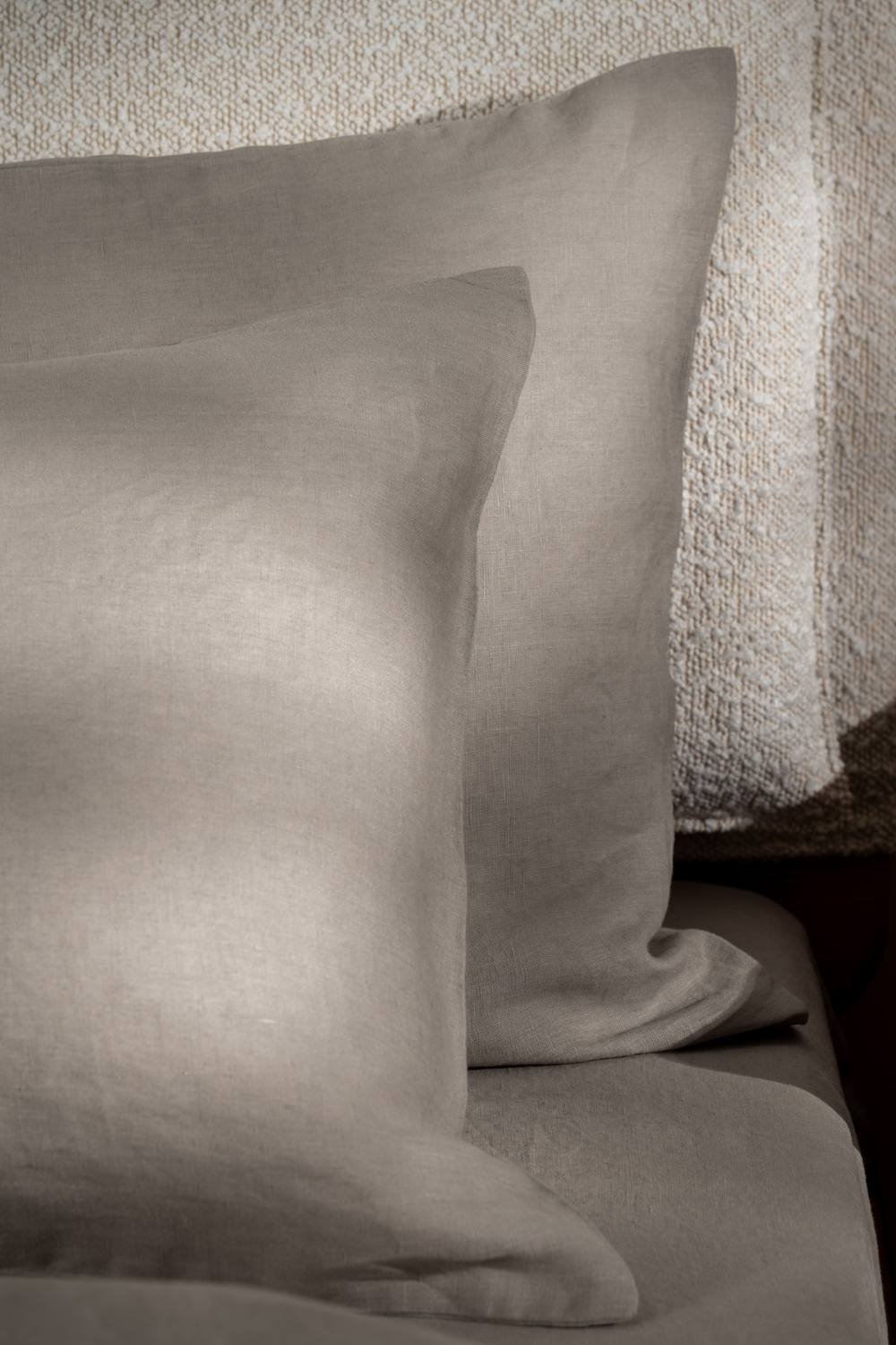 Soak&Sleep Mocha Brown French Linen Oxford Pillowcase Pair in Natural