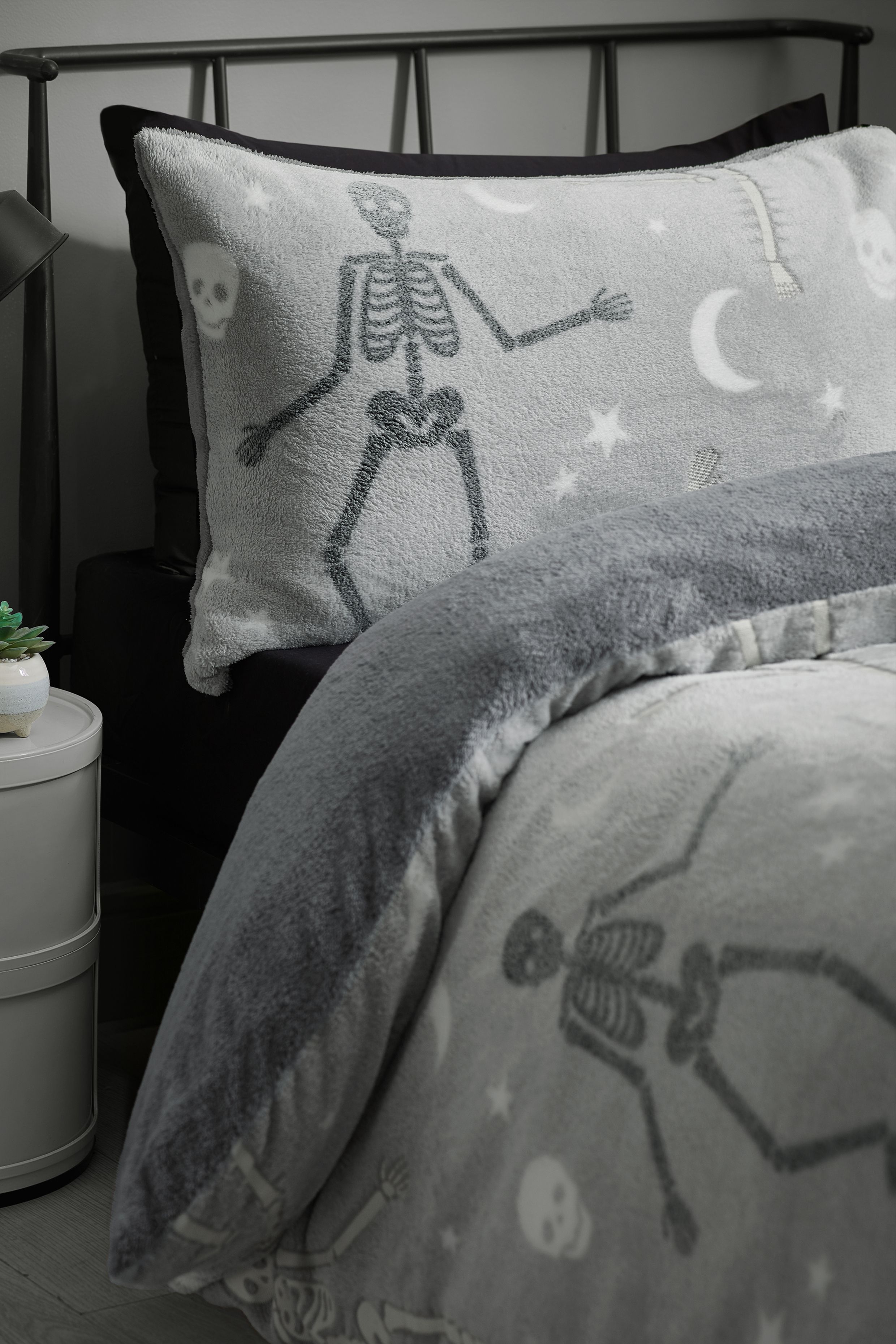 Catherine Lansfield 'Skeleton Fleece' Glow in the Dark Duvet Cover Set in Grey 3