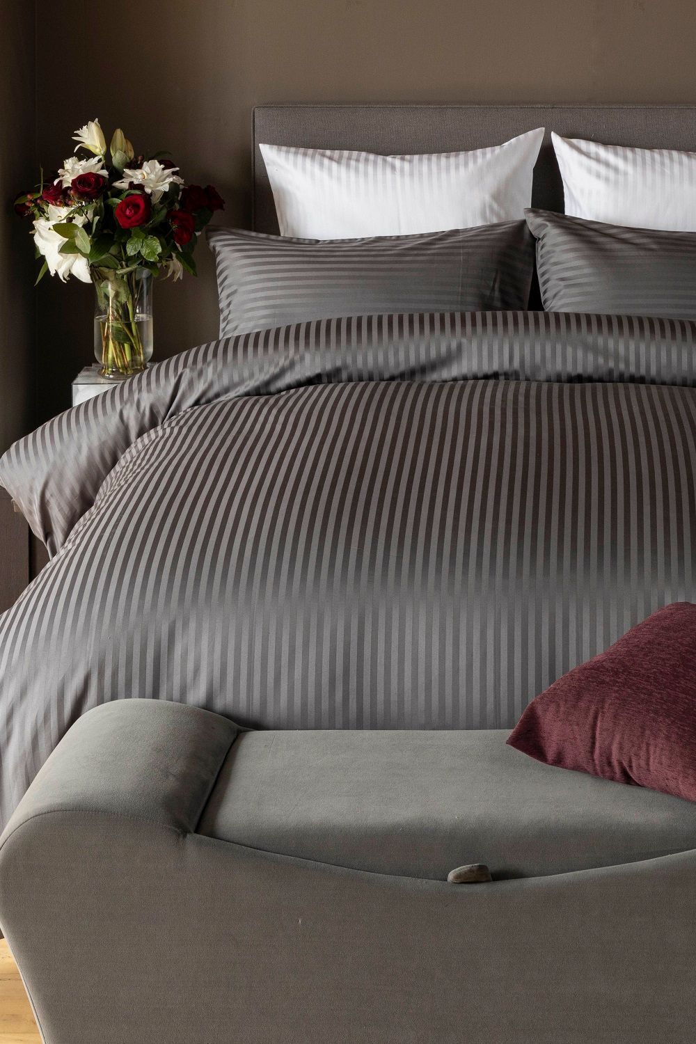 Belledorm Hotel Suite Satin Stripe 540 Thread Count Duvet Cover Set in Charcoal