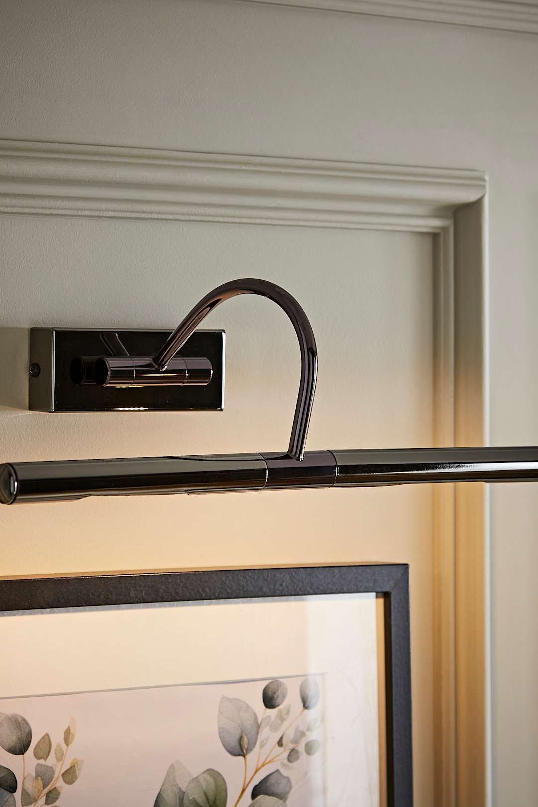 ValueLights Capri Adjustable Twin Bulb Picture Slim Wall Light with G9 Bulbs in Black