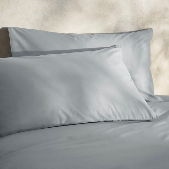 100% Egyptian Cotton 220 Thread Count Standard Pillowcase Pair