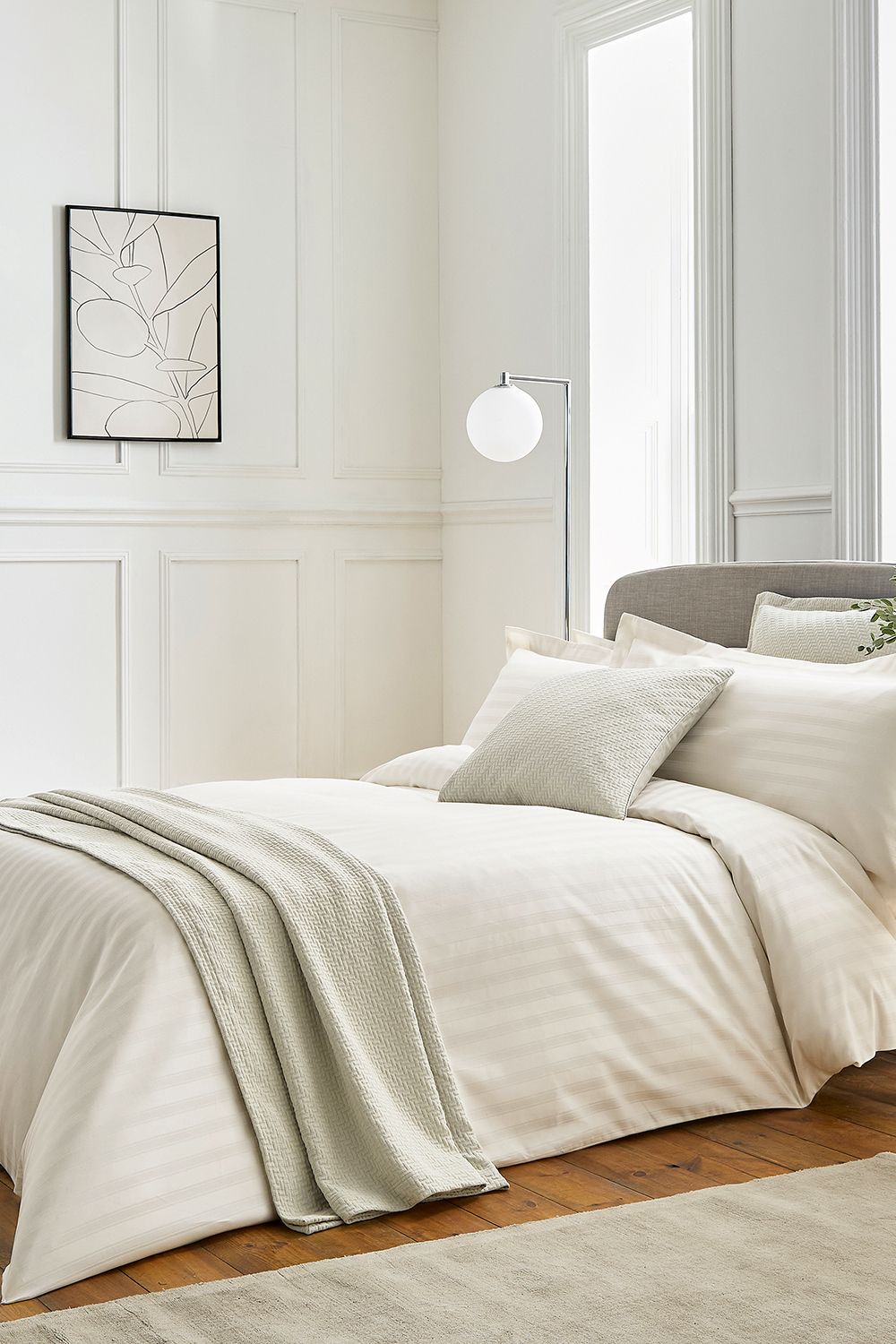 1951 'Adan' Cotton Sateen Duvet Cover in Off-White