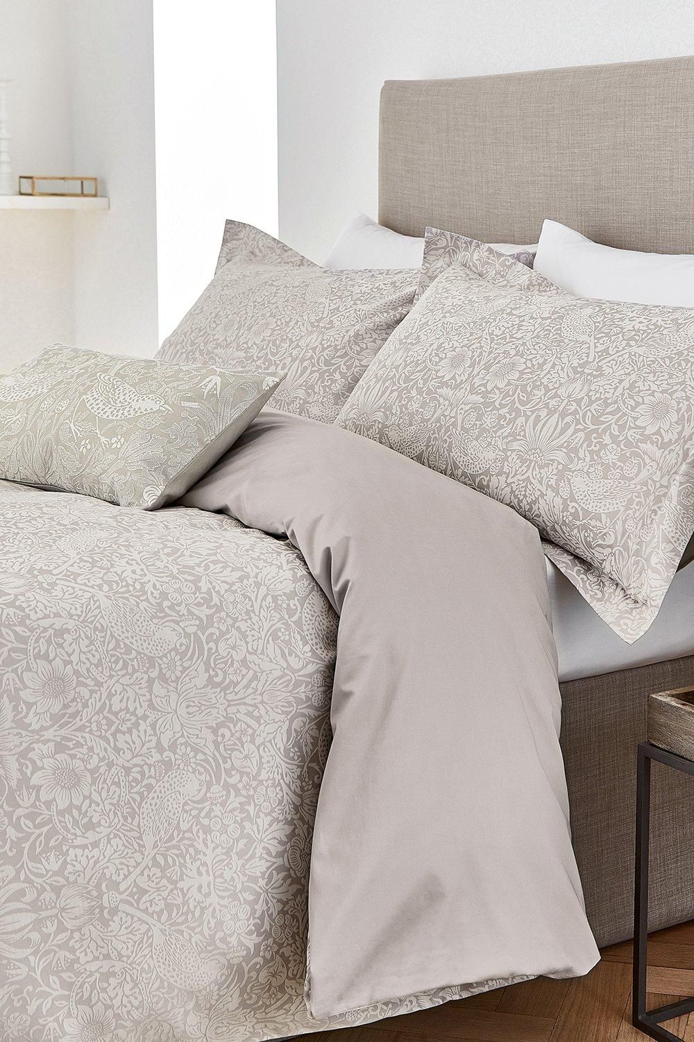 Morris & Co 'Pure Strawberry Thief' Oxford Pillowcase in Natural 2