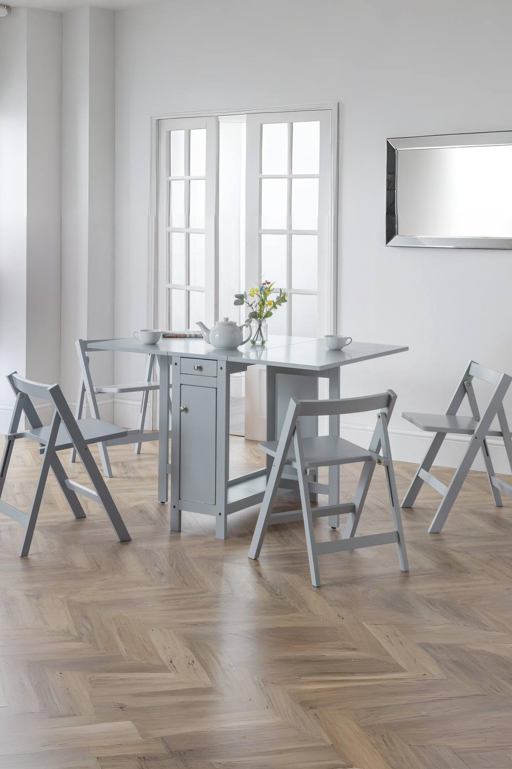 Julian Bowen Savoy 4 Seater Drop Leaf Gateleg Dining Set with Folding Chairs in Light Grey