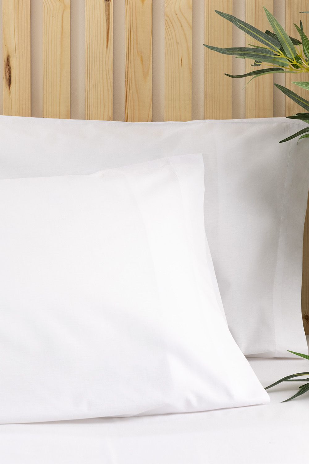 Belledorm Easy Care 200 Thread Count Cotton Polyester Percale Housewife Pillowcase in Yellow 2