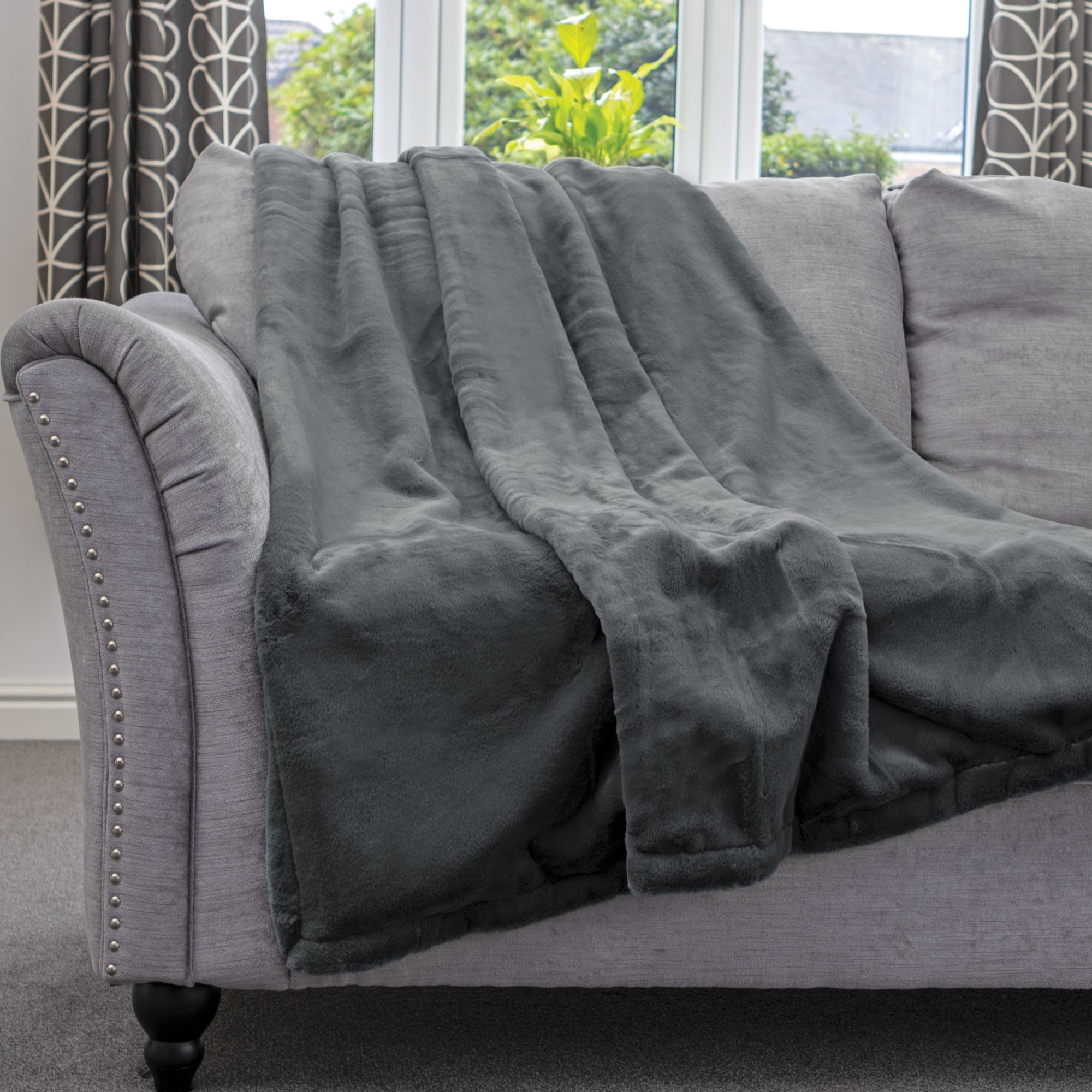 Dreamcatcher Luxury Faux Fur Polyester Throw Over Blanket 160x130cm in Dark Grey