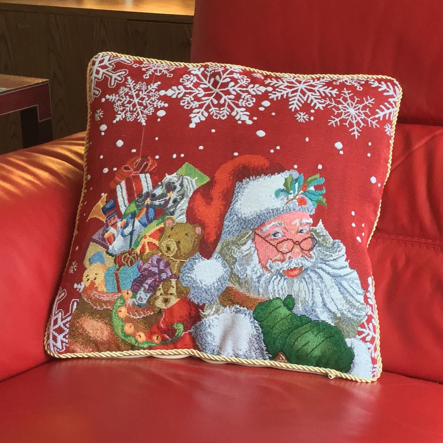 Luxury Living Christmas Gifts Decorative Cushion Cover Only 45cm x 45cm in Red