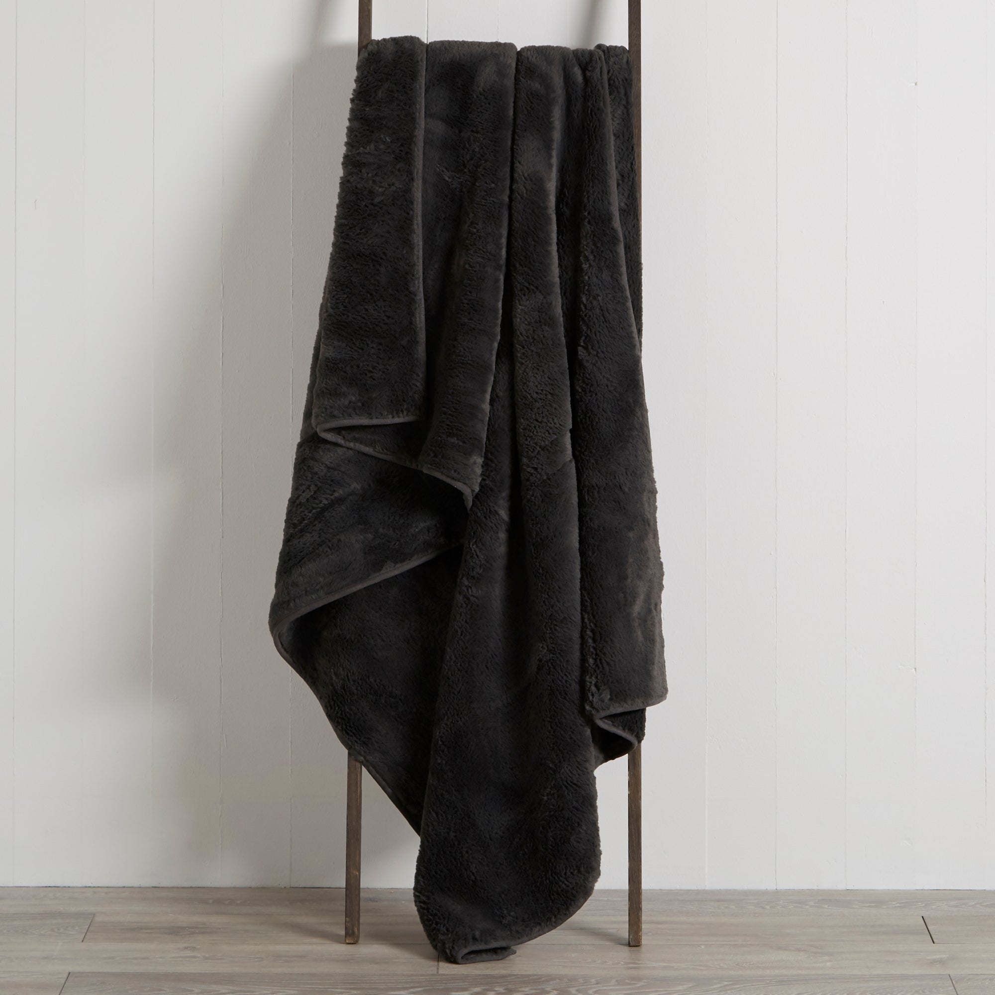 Aspen Plush Faux Fur 130cm x 180cm Throw Charcoal