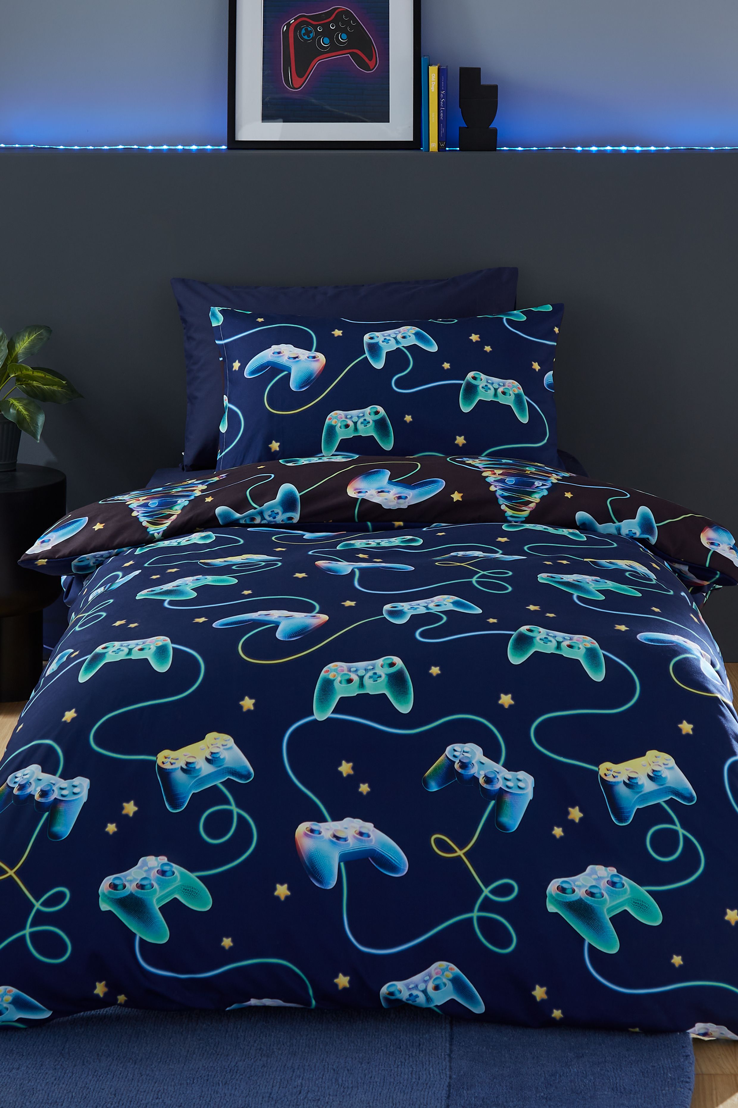 Catherine Lansfield 'Christmas Gamer' So Soft Reversible Duvet Cover Set in Navy 2