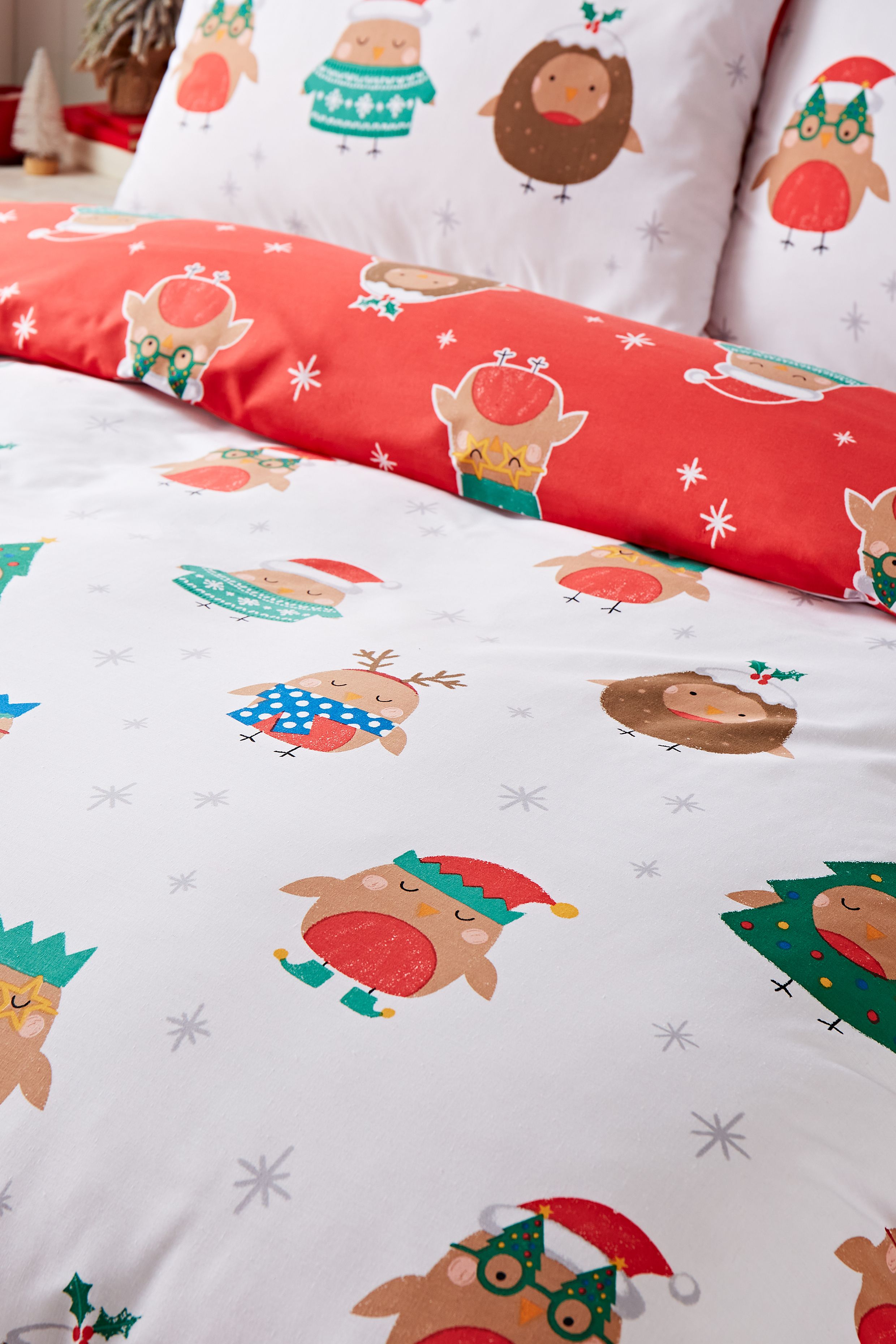 Catherine Lansfield 'Christmas Party Robins' Reversible Duvet Cover Set in White 4