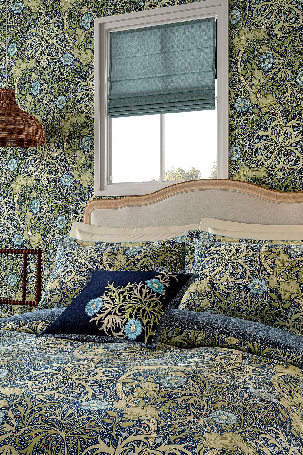 Morris & Co 'Seaweed' Cotton Duvet Cover Set in Dark Blue 2