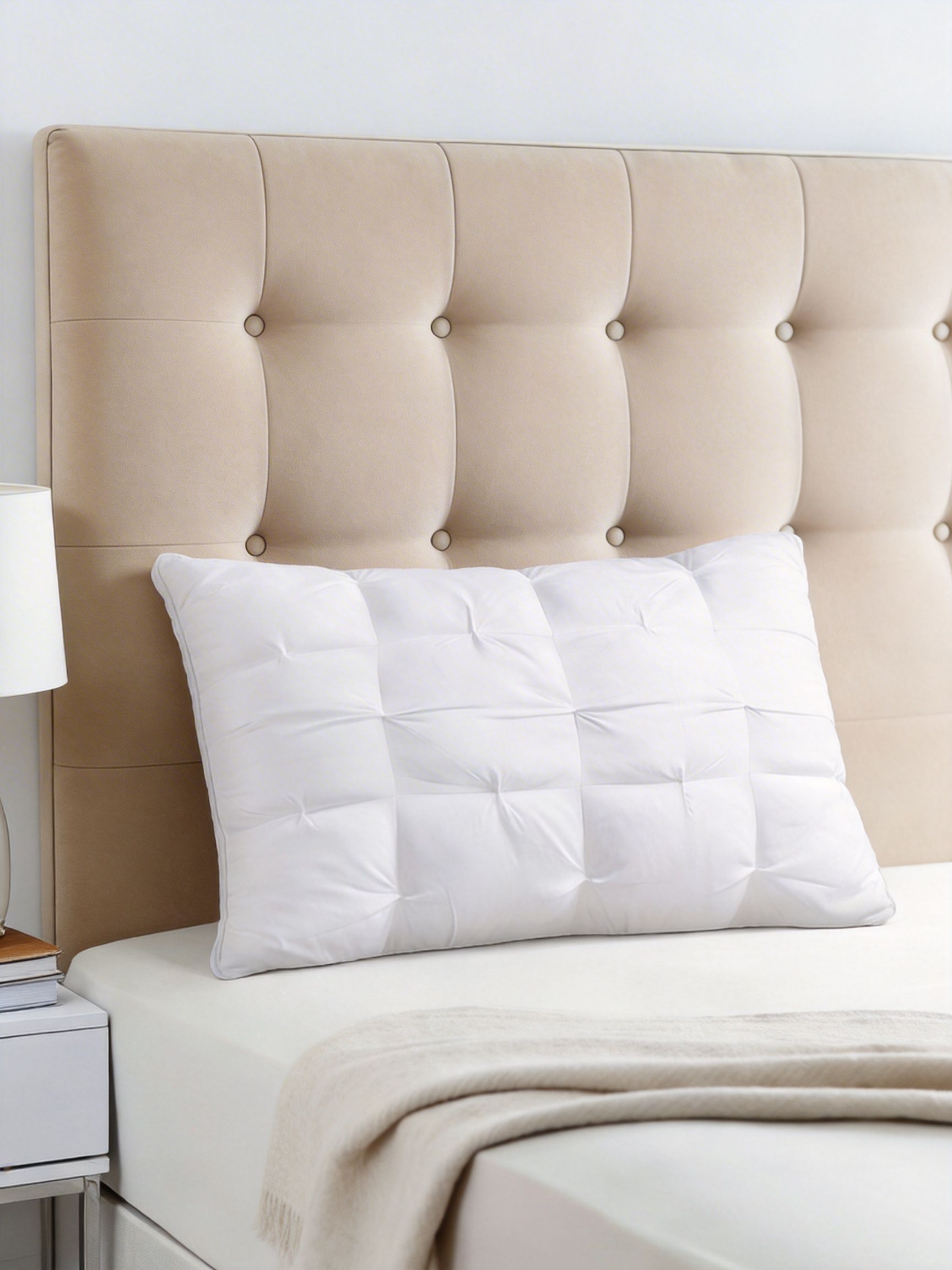 Living and Home 1000g Comfortable High Elasticity Twisted-Pleat Pillow in White