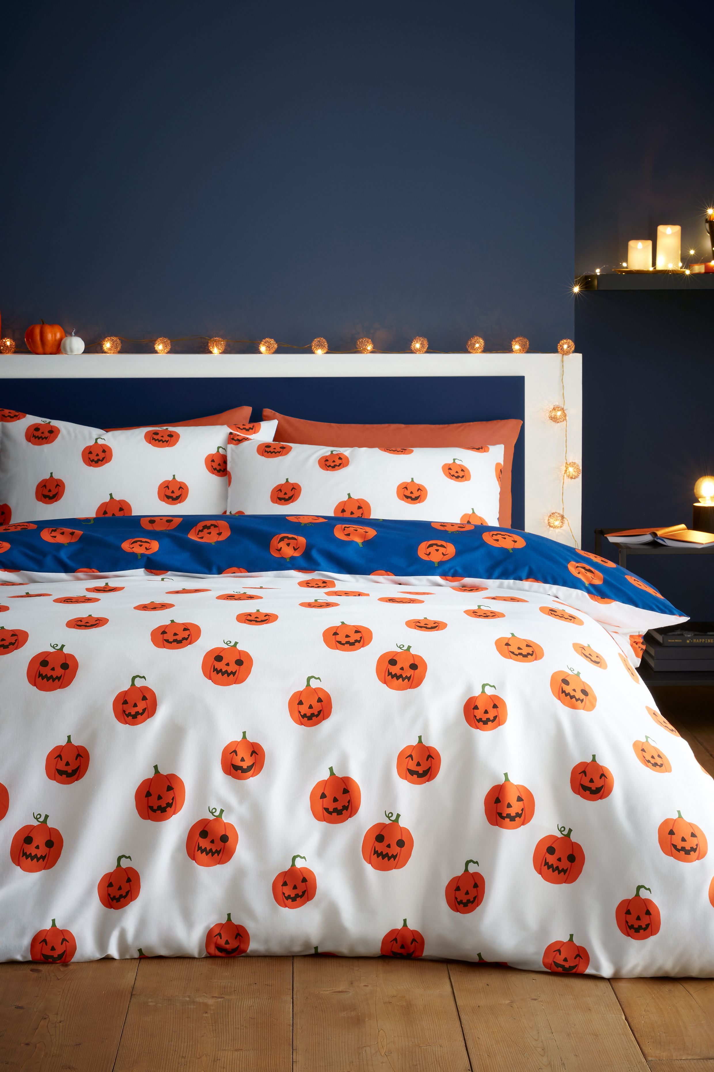 Catherine Lansfield 'Halloween Pumpkins' Reversible Duvet Cover Set in Navy 2