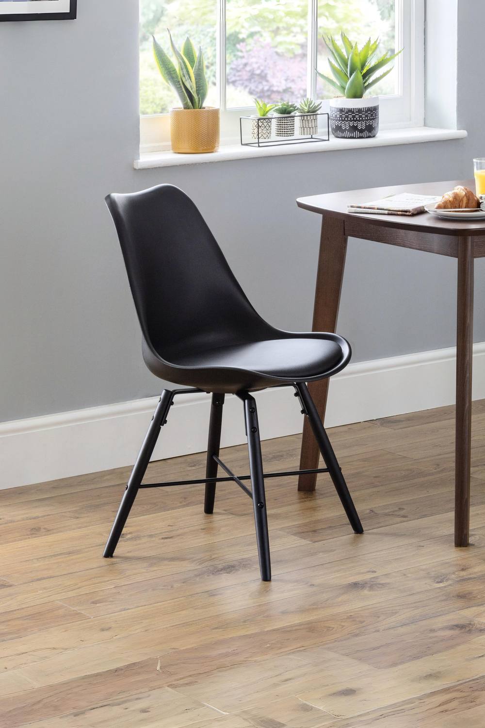 Julian Bowen Kari Plastic Dining Chair (Set of 2) in Black