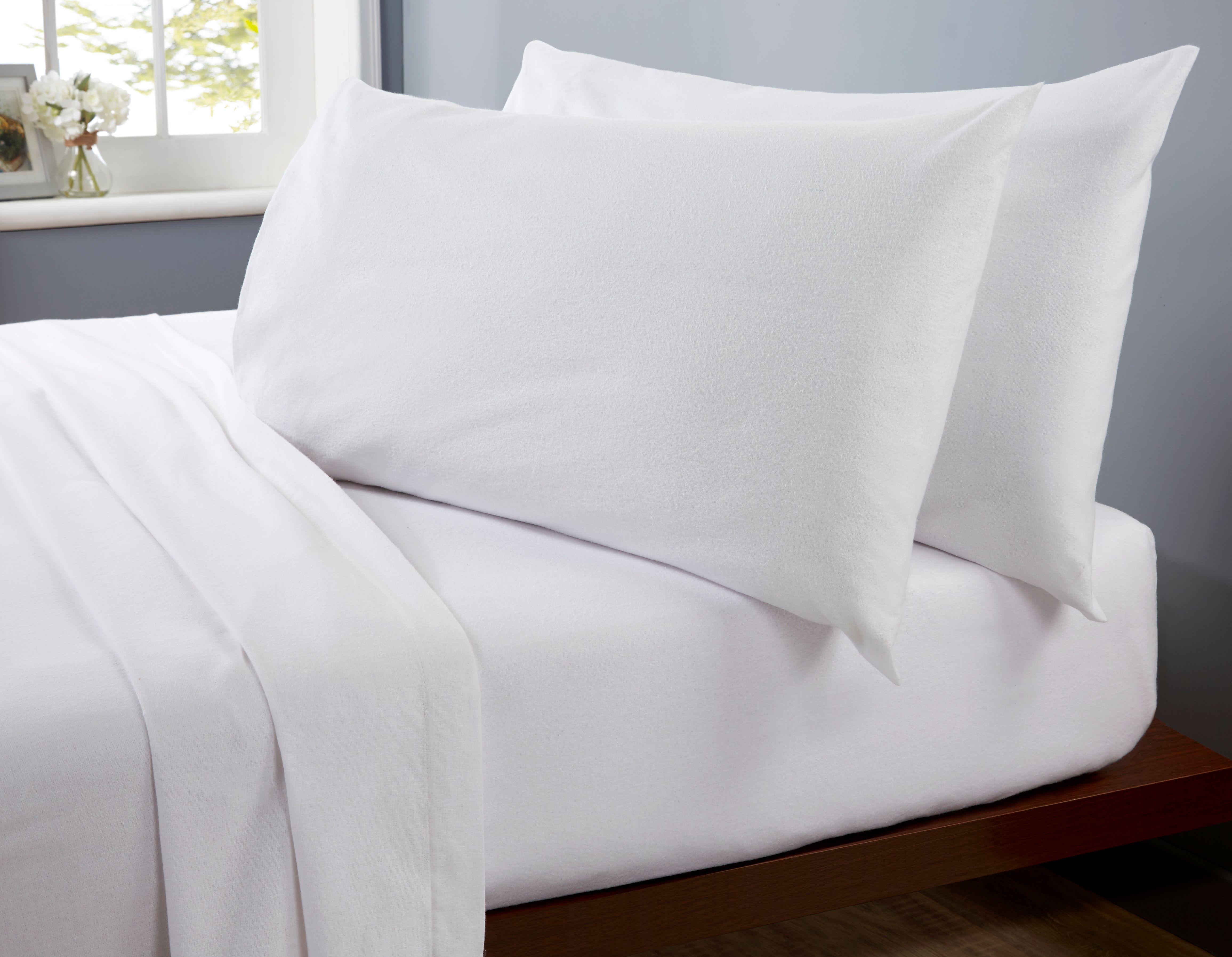 Rapport Home Flannelette Sheet Set in White