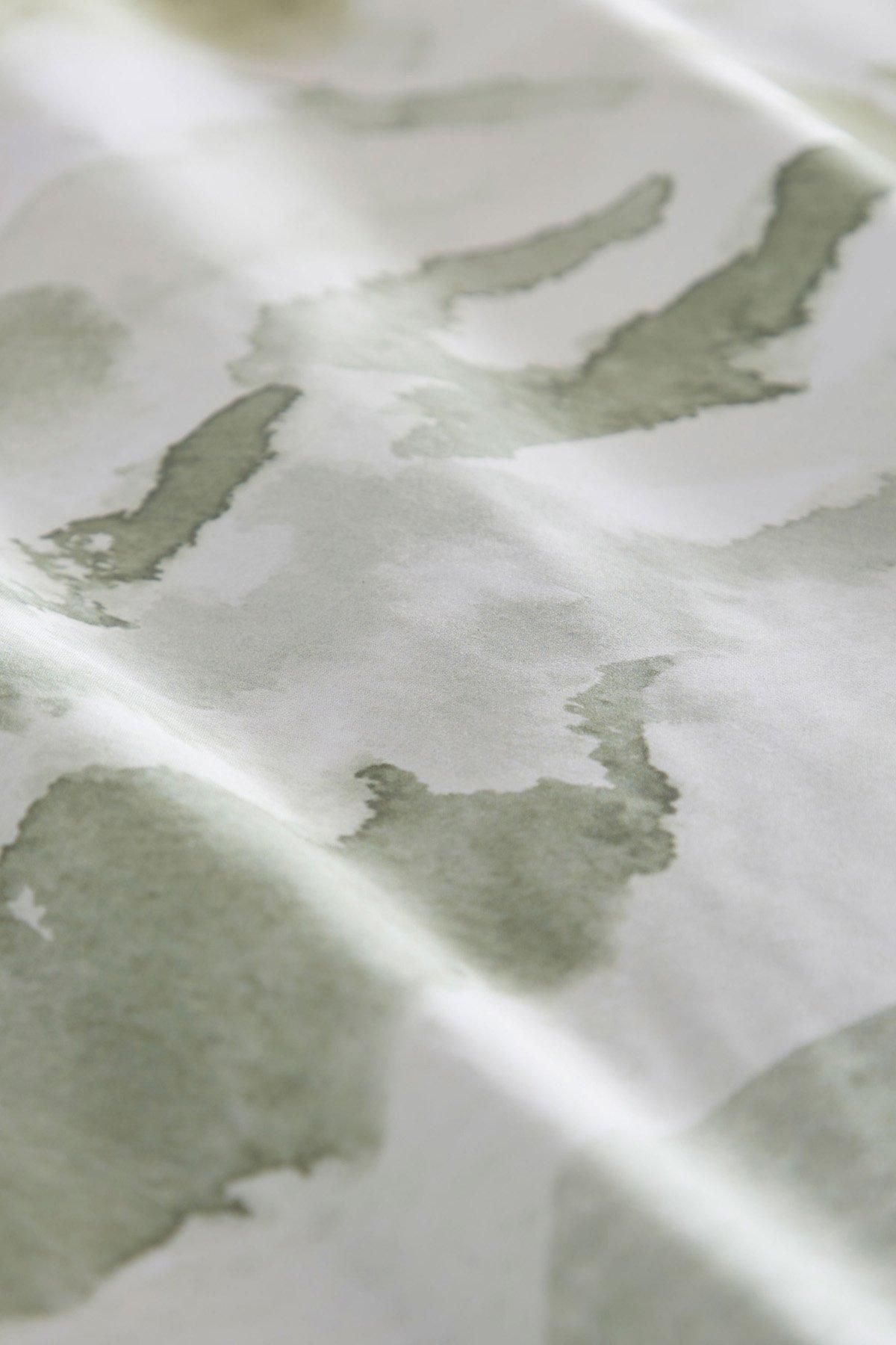 Appletree 'Edale' 100% Cotton Duvet Cover Set With Contrast Piping in Green 3