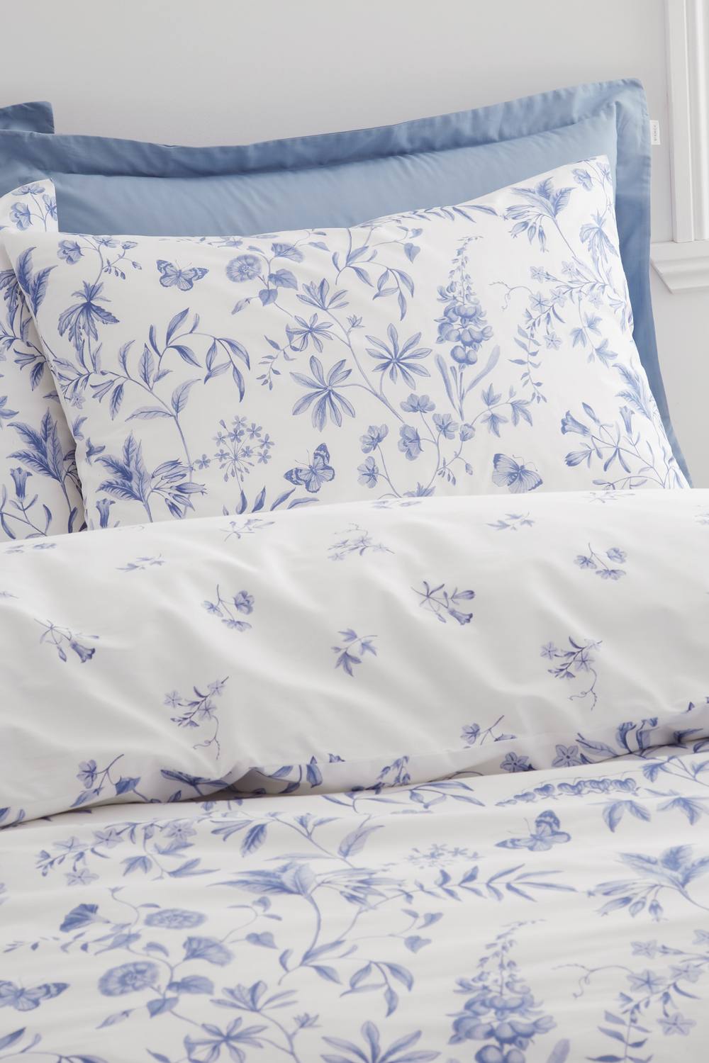 Bianca Thea Floral 200 Thread Count Cotton Reversible Duvet Cover Set in Blue 3
