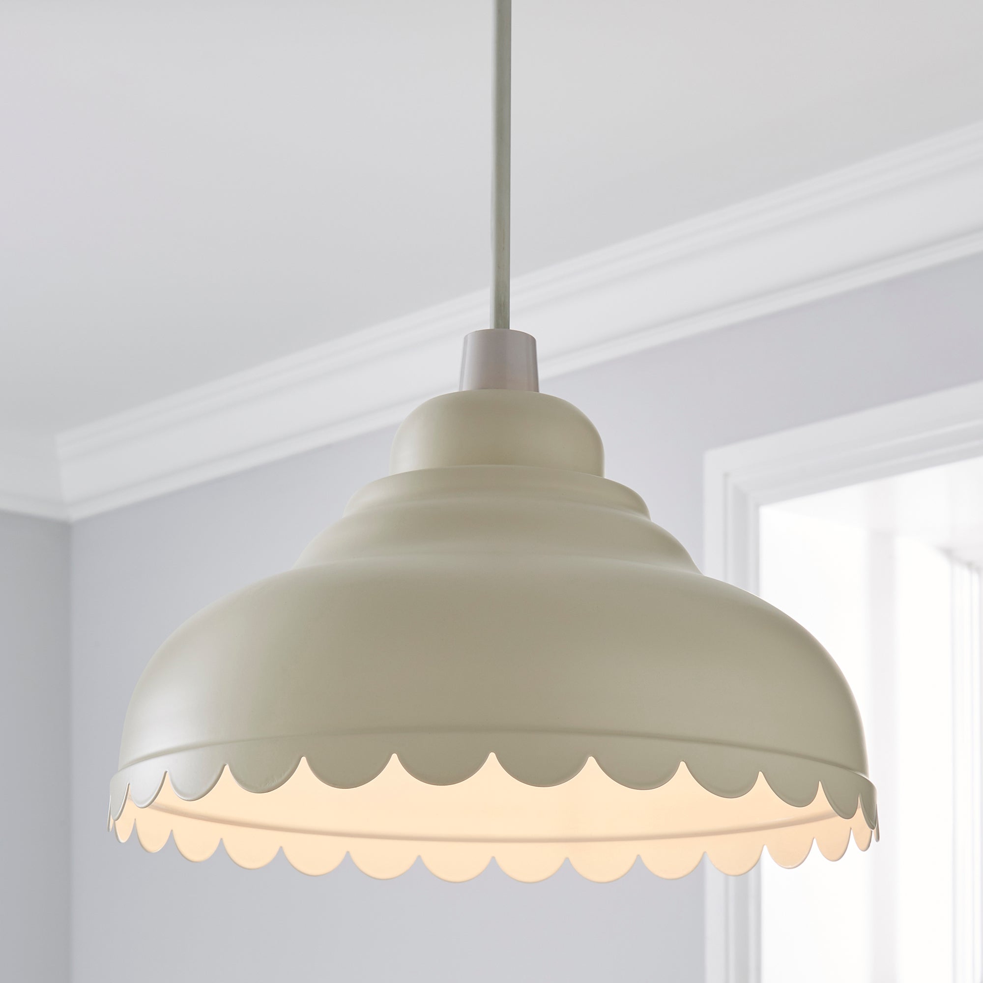 Sofie Scalloped Easy Fit Pendant Cream