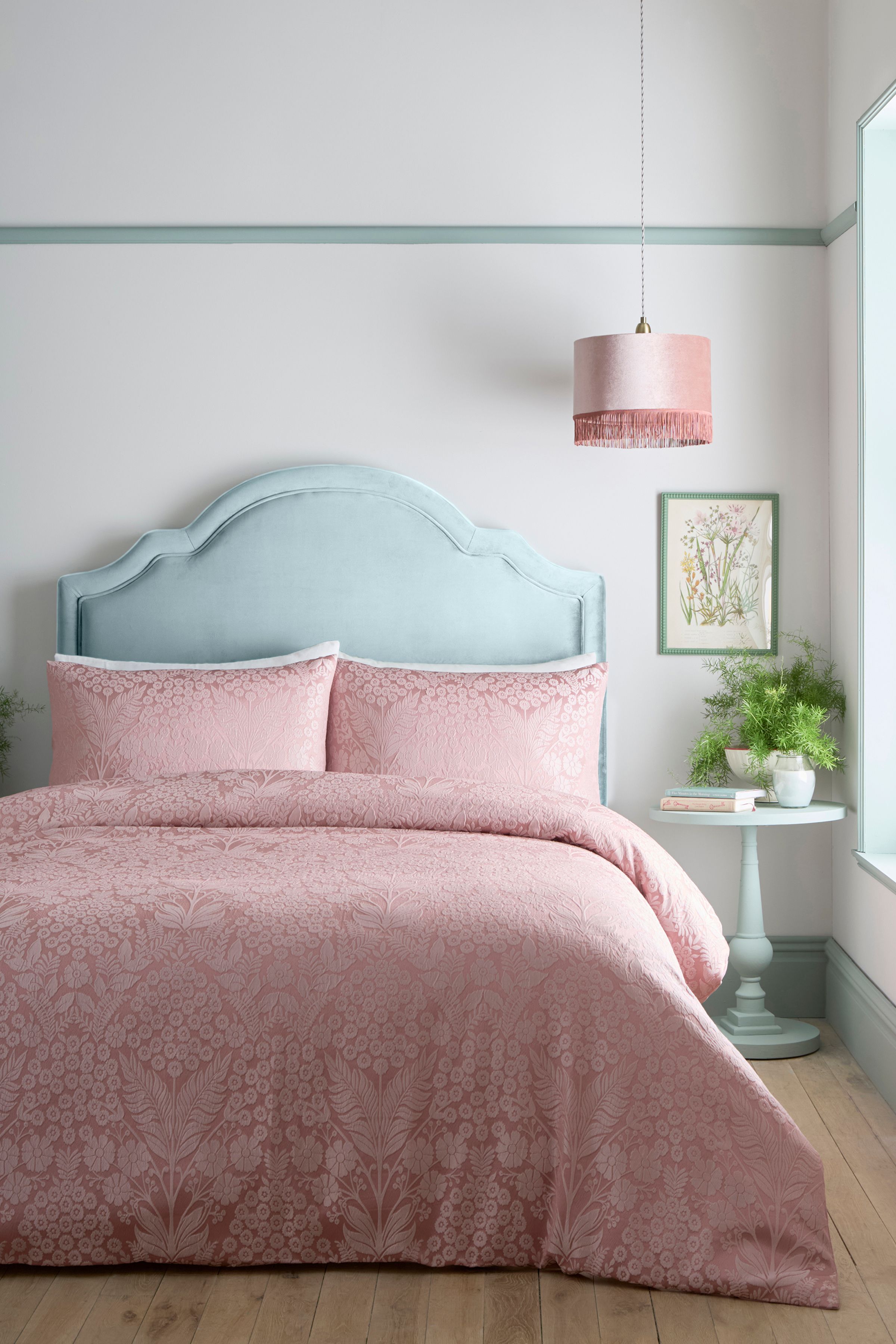 Appletree 'Toria' Arts & Crafts Floral Jacquard Duvet Cover Set in Light Pink