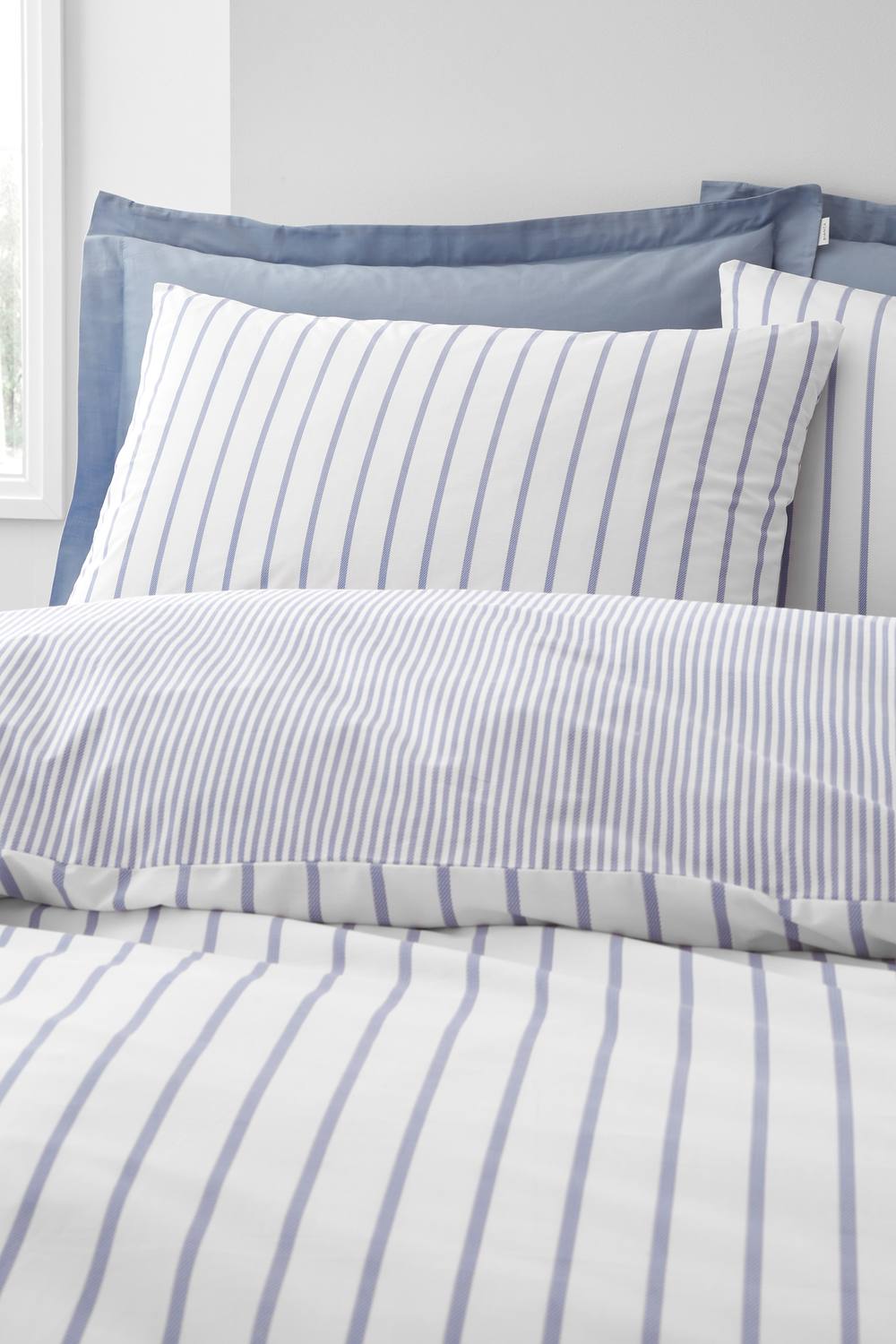 Bianca 'Hampton Stripe' 200 Thread Count Cotton Reversible Duvet Cover Set in Blue 3
