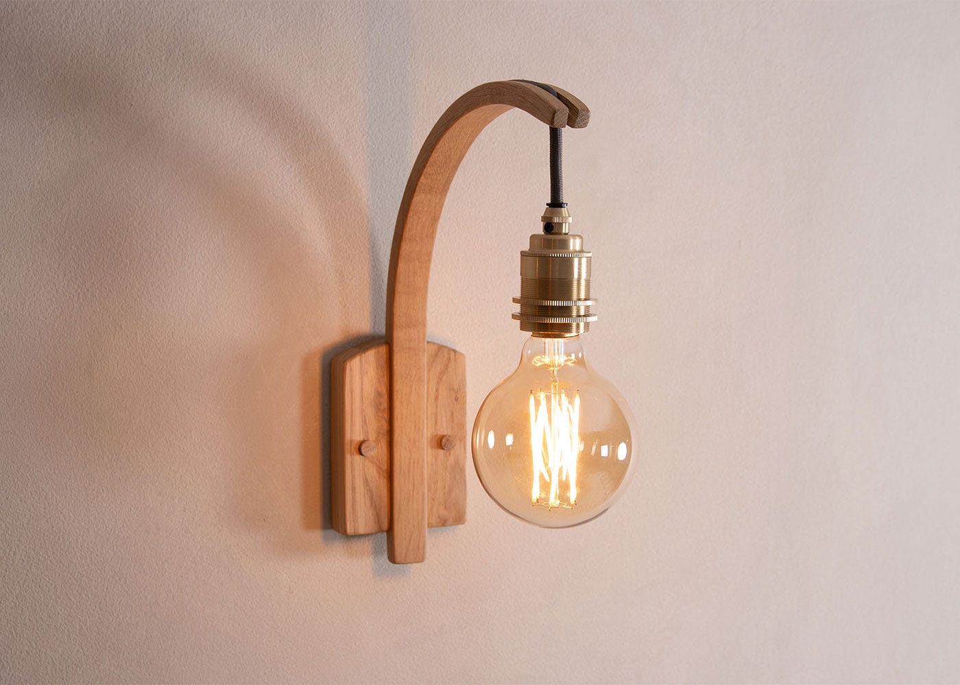 Tom Raffield Hanter Wall Light Oak (Plug and Switch) 3