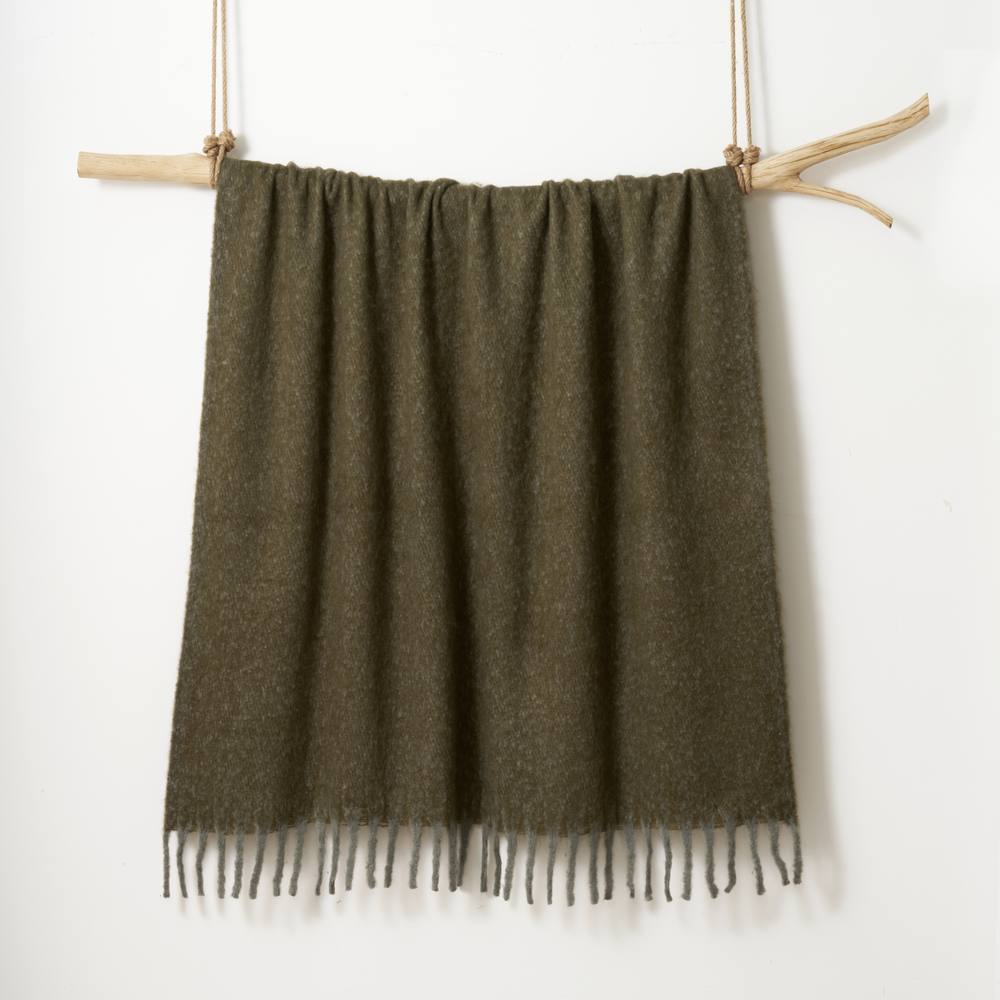Allure Bath Fashions Aisling Super Soft Faux Fur Tasselled Sofa Throw Blanket in Green